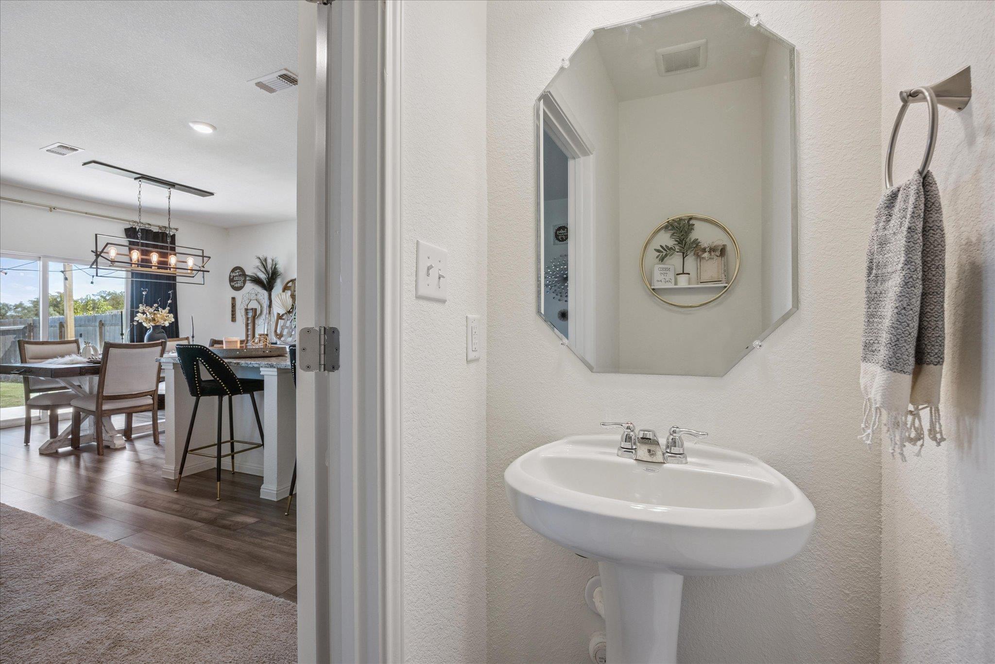 208 Night Riders Way, Jarrell, TX 76537