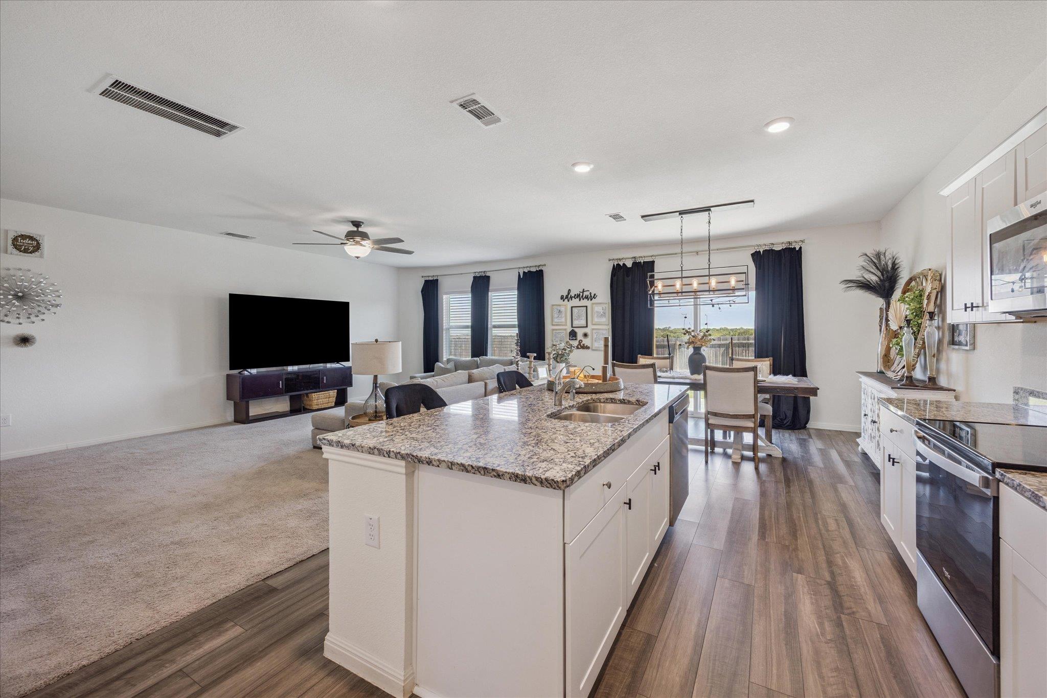 208 Night Riders Way, Jarrell, TX 76537