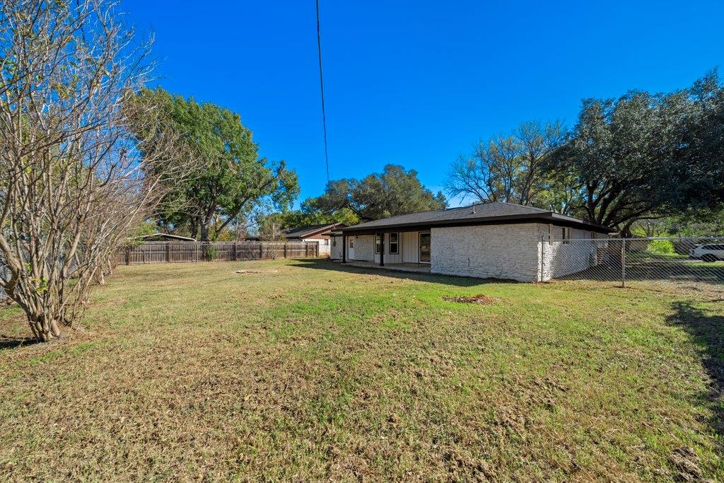 1313 Redbud Trl, Lockhart, TX 78644