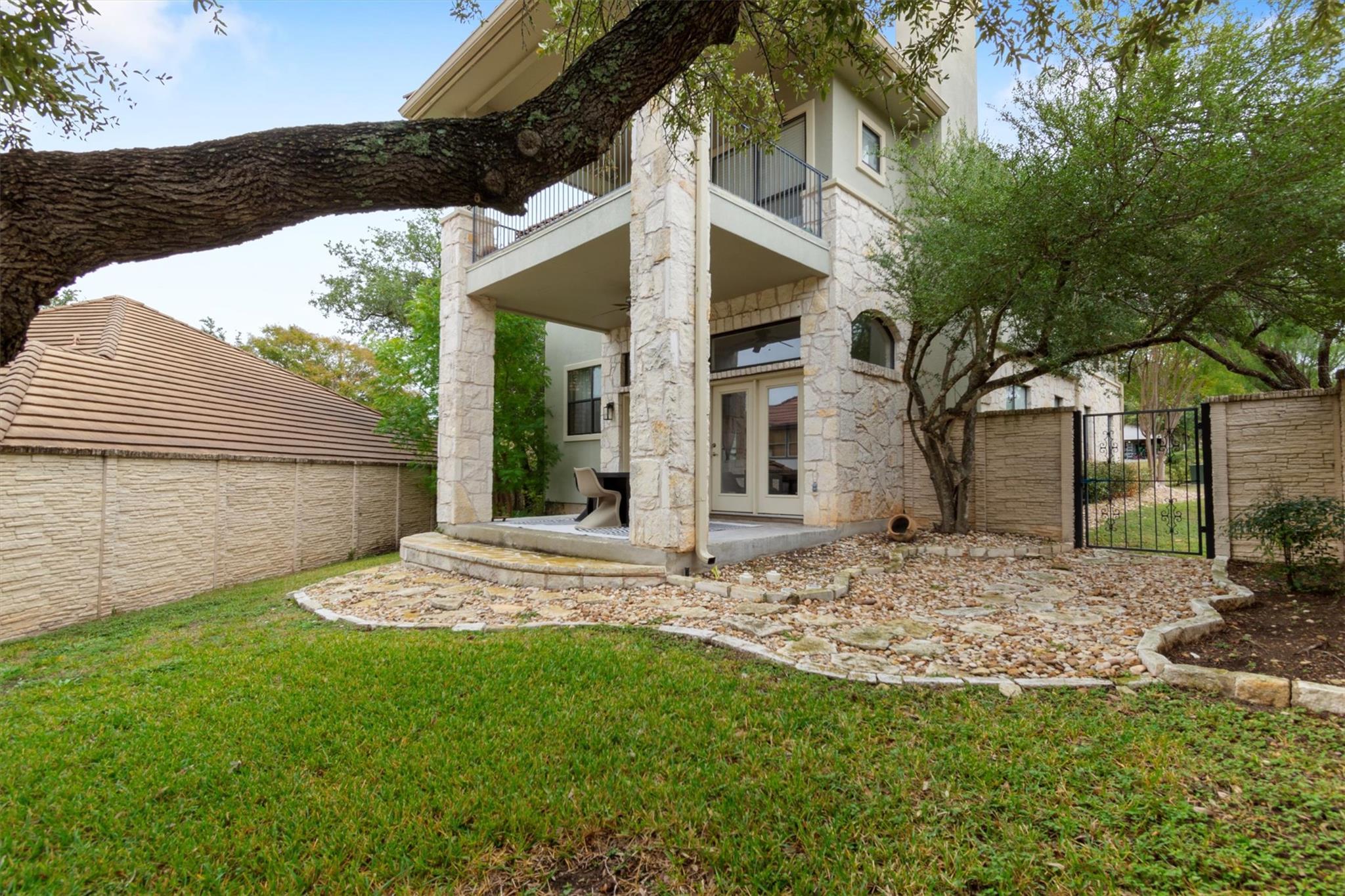 6 Monarch Oaks Ln, Austin, TX 78738