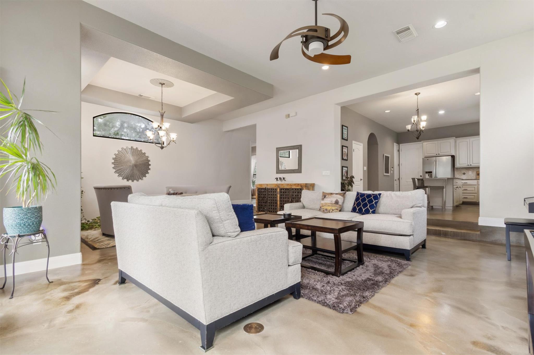 6 Monarch Oaks Ln, Austin, TX 78738