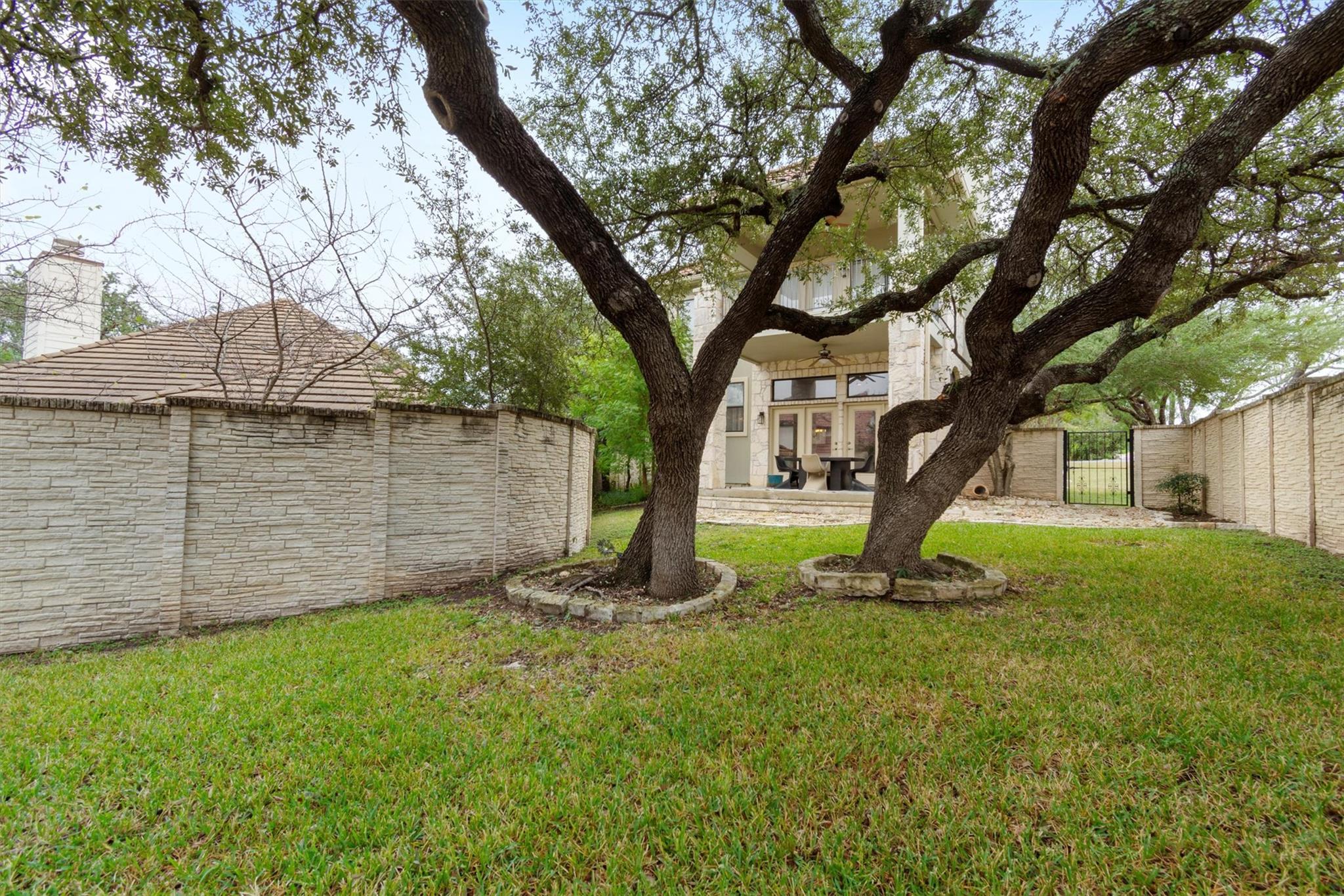 6 Monarch Oaks Ln, Austin, TX 78738