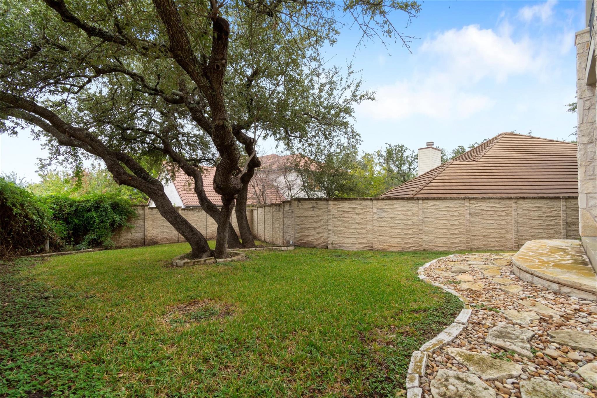 6 Monarch Oaks Ln, Austin, TX 78738