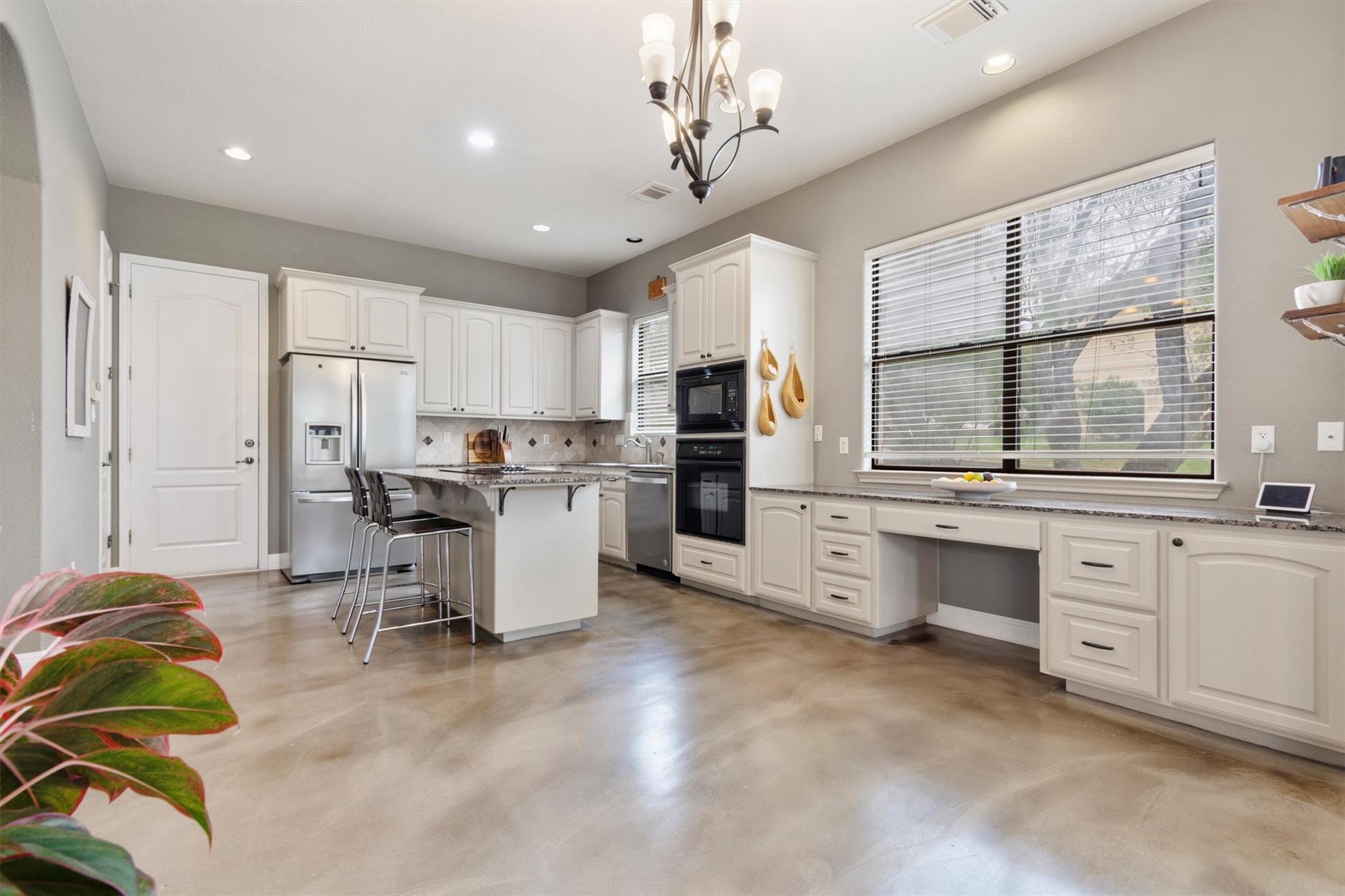 6 Monarch Oaks Ln, Austin, TX 78738