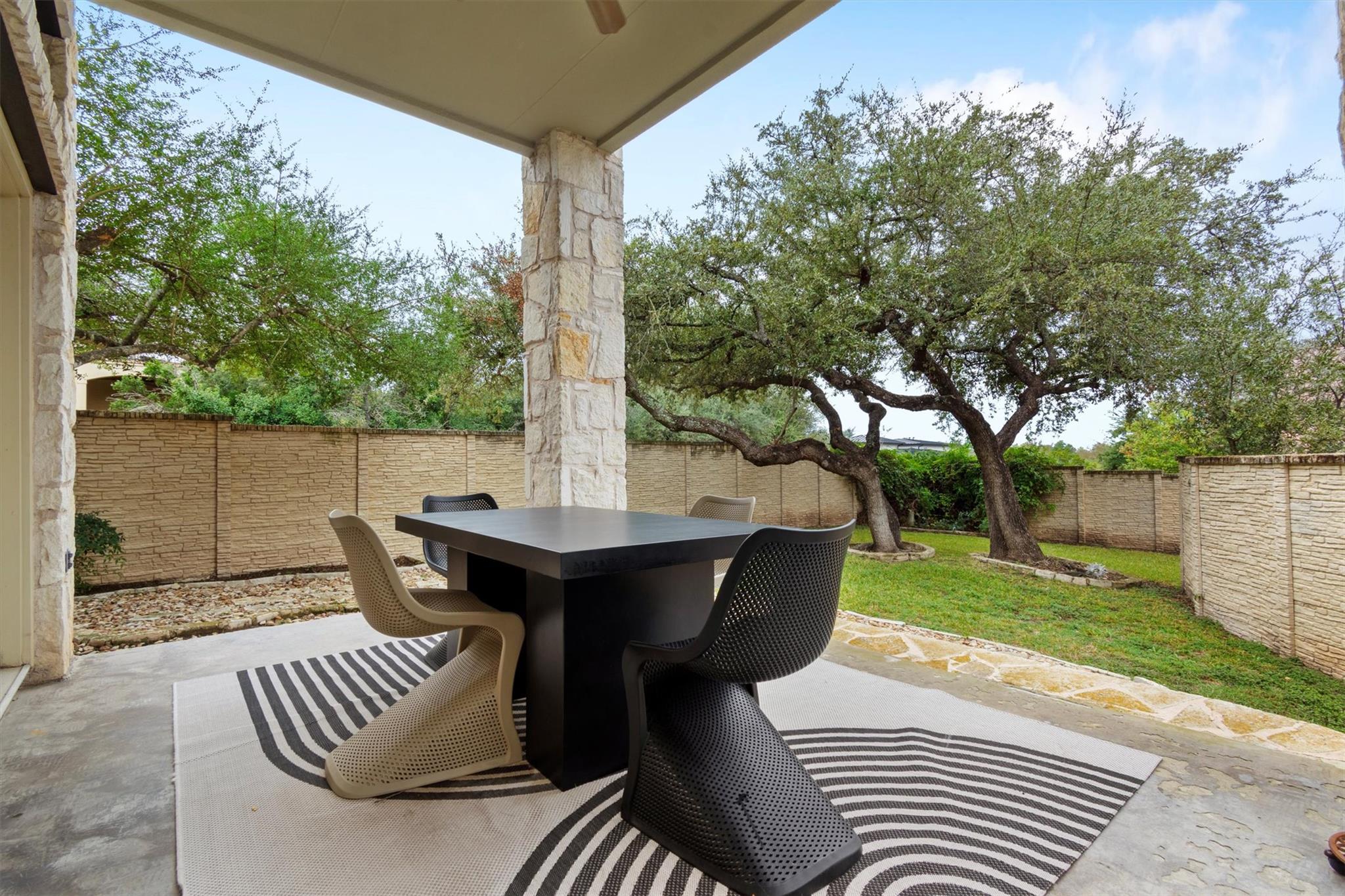 6 Monarch Oaks Ln, Austin, TX 78738