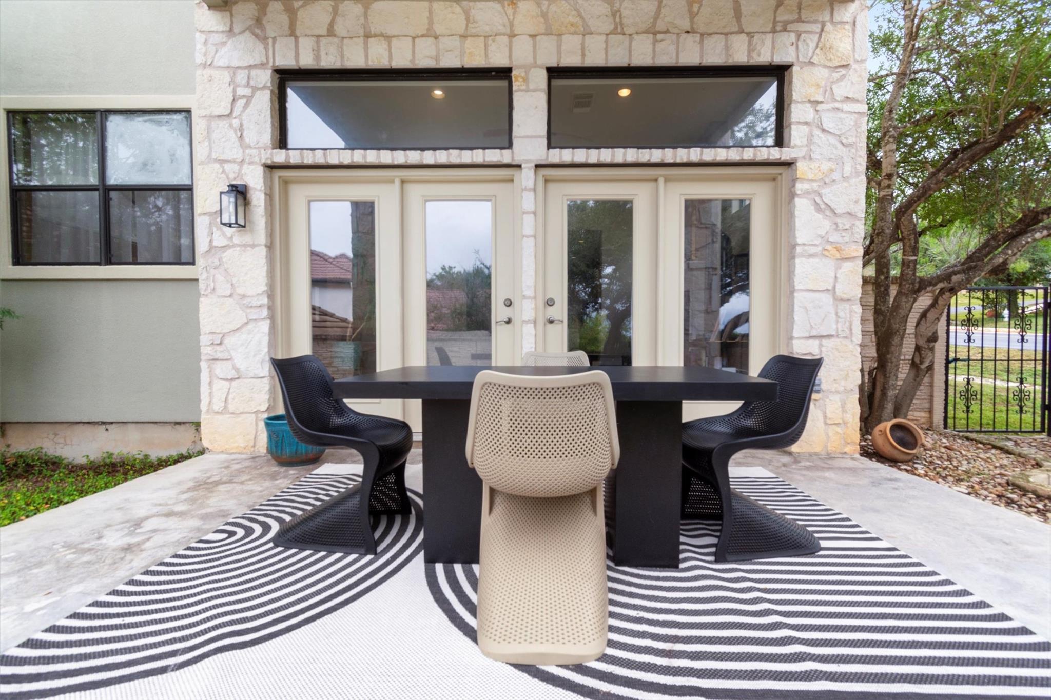 6 Monarch Oaks Ln, Austin, TX 78738