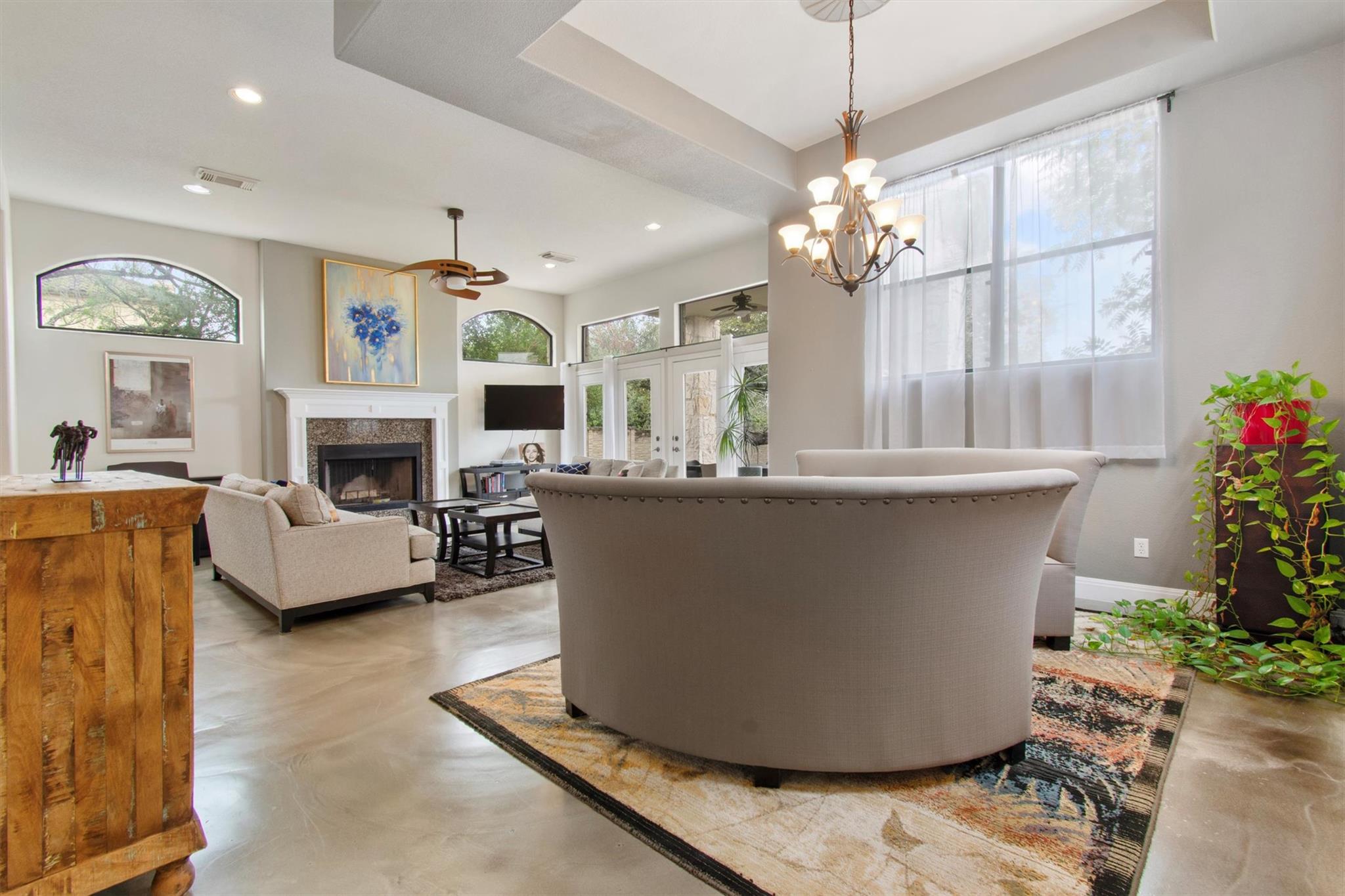 6 Monarch Oaks Ln, Austin, TX 78738