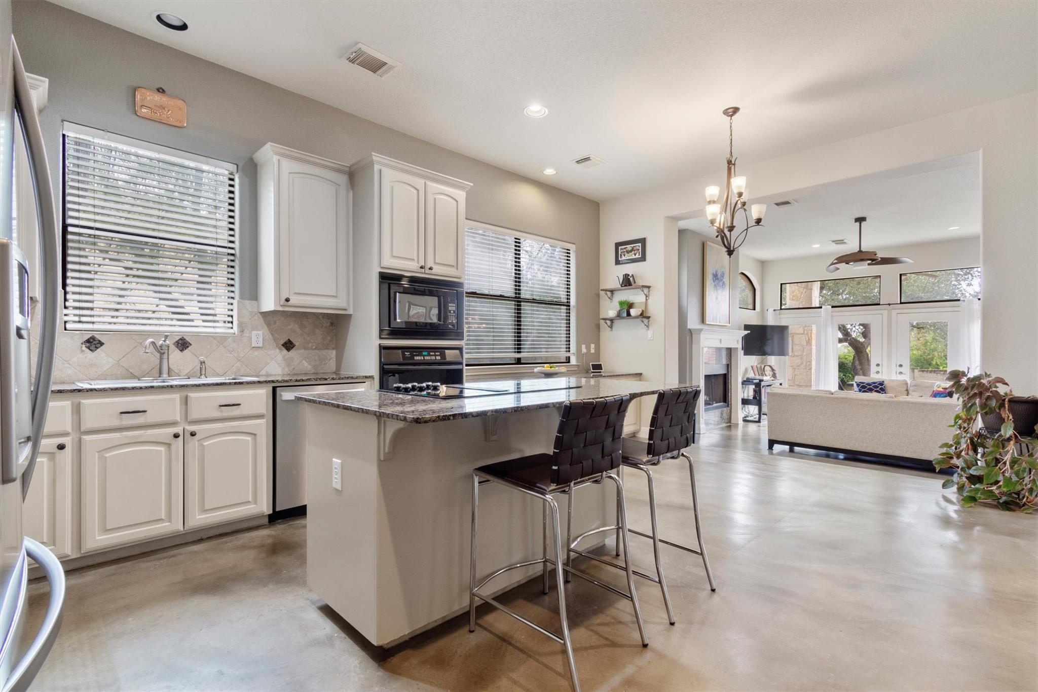 6 Monarch Oaks Ln, Austin, TX 78738