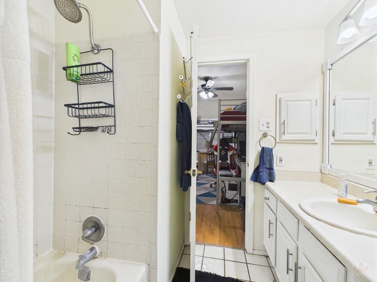 806 W 24th St # 126, Austin, TX 78705