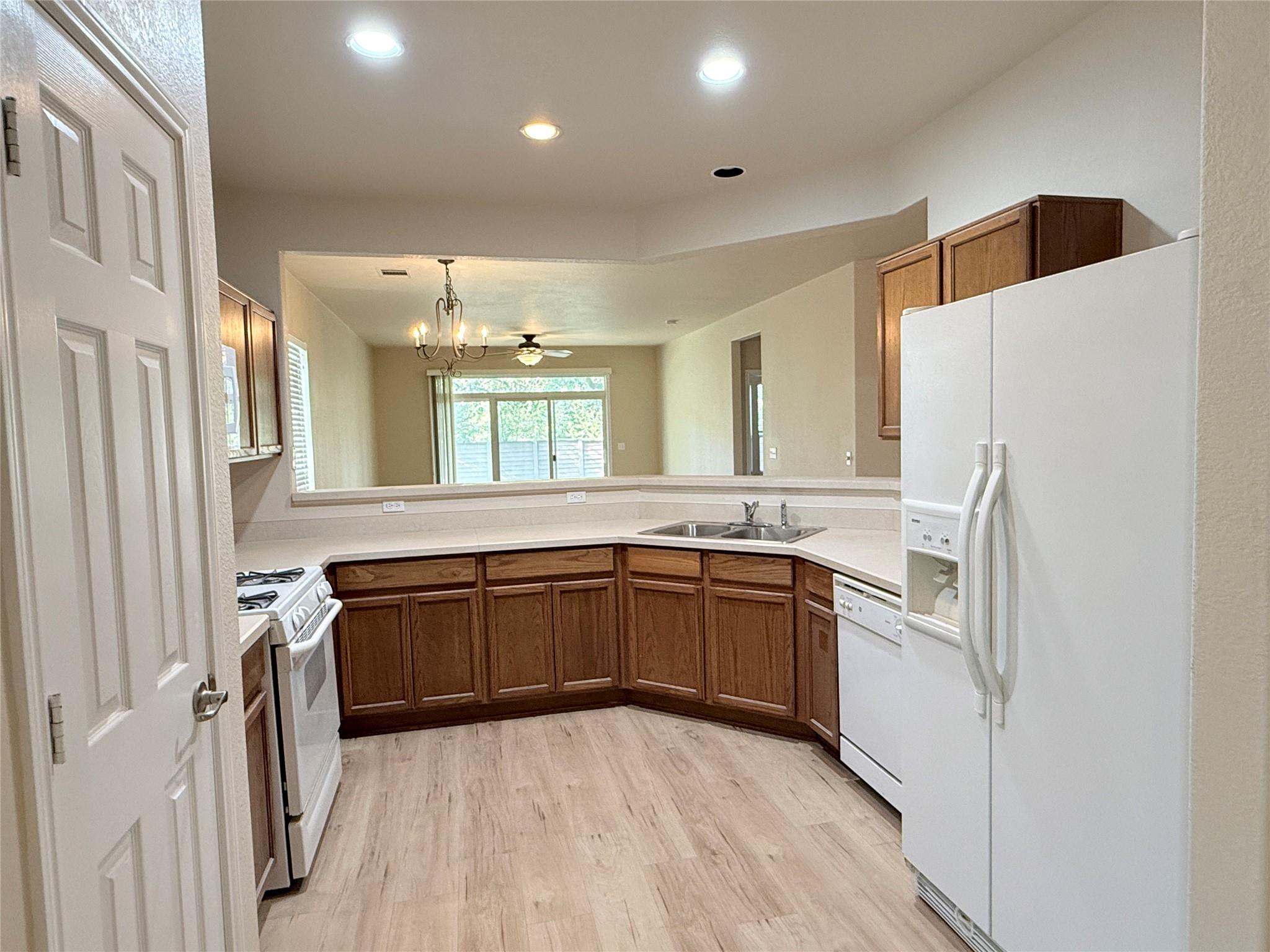 129 Essex Ln, Georgetown, TX 78633