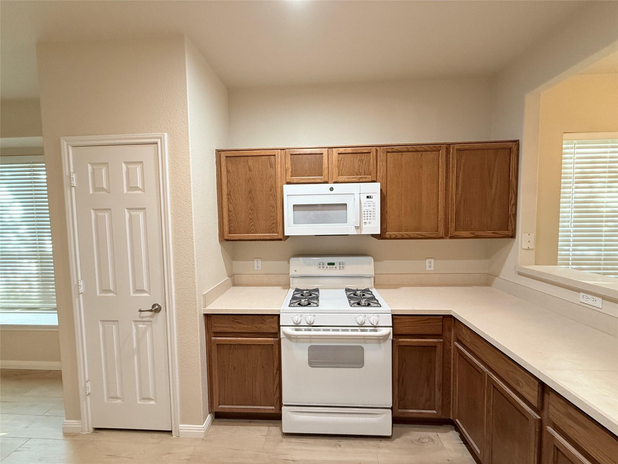 129 Essex Ln, Georgetown, TX 78633