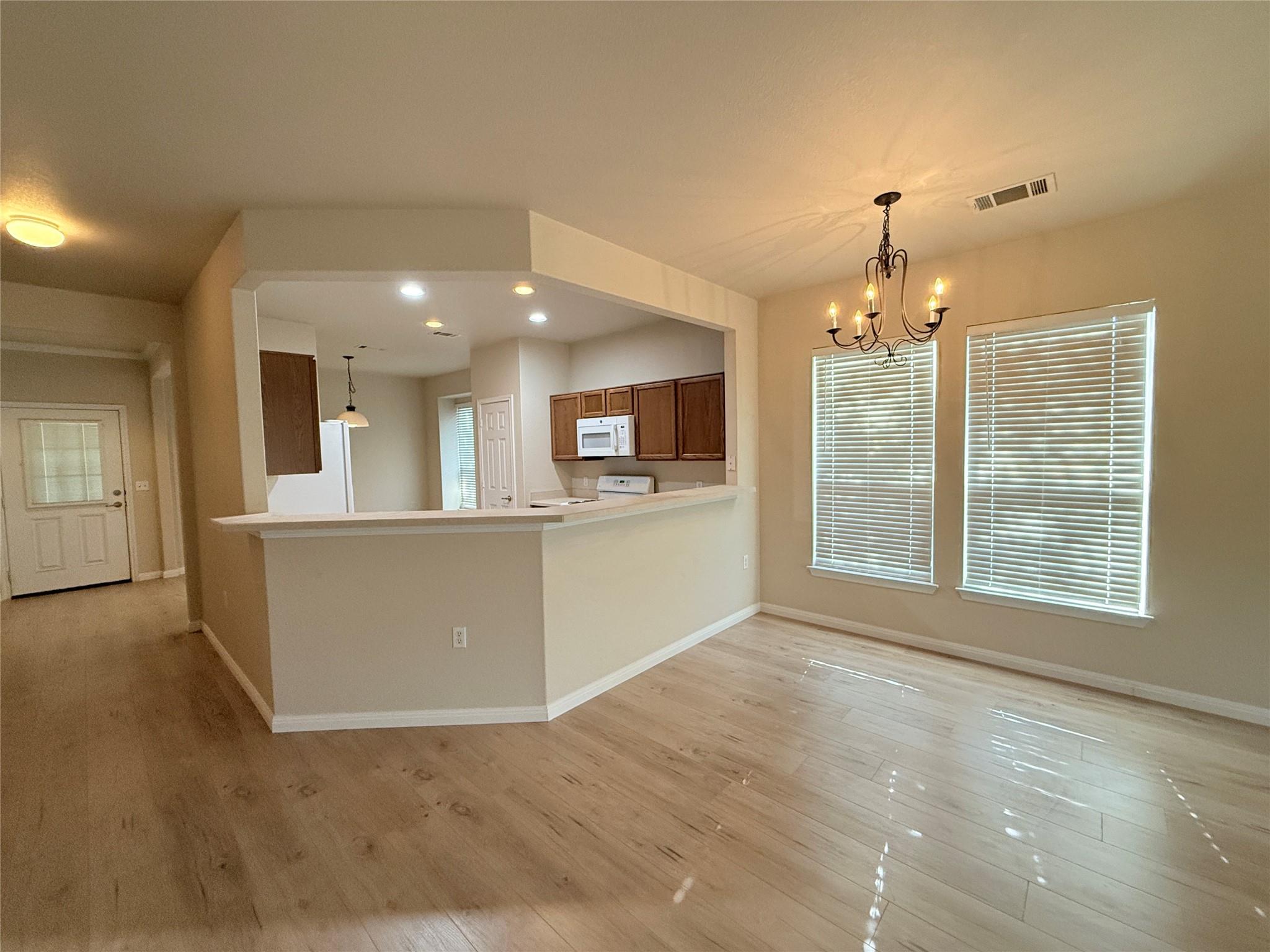 129 Essex Ln, Georgetown, TX 78633