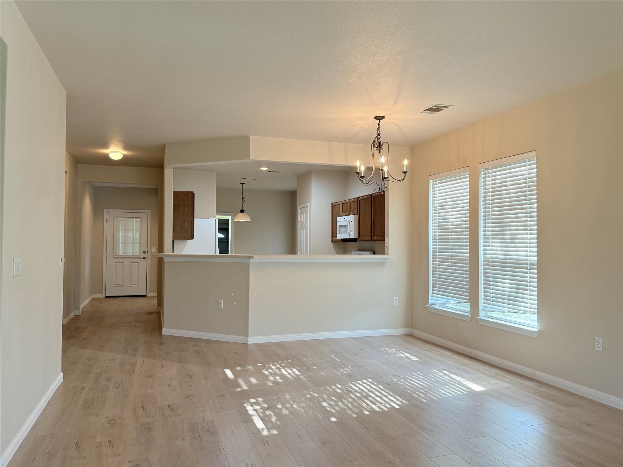 129 Essex Ln, Georgetown, TX 78633