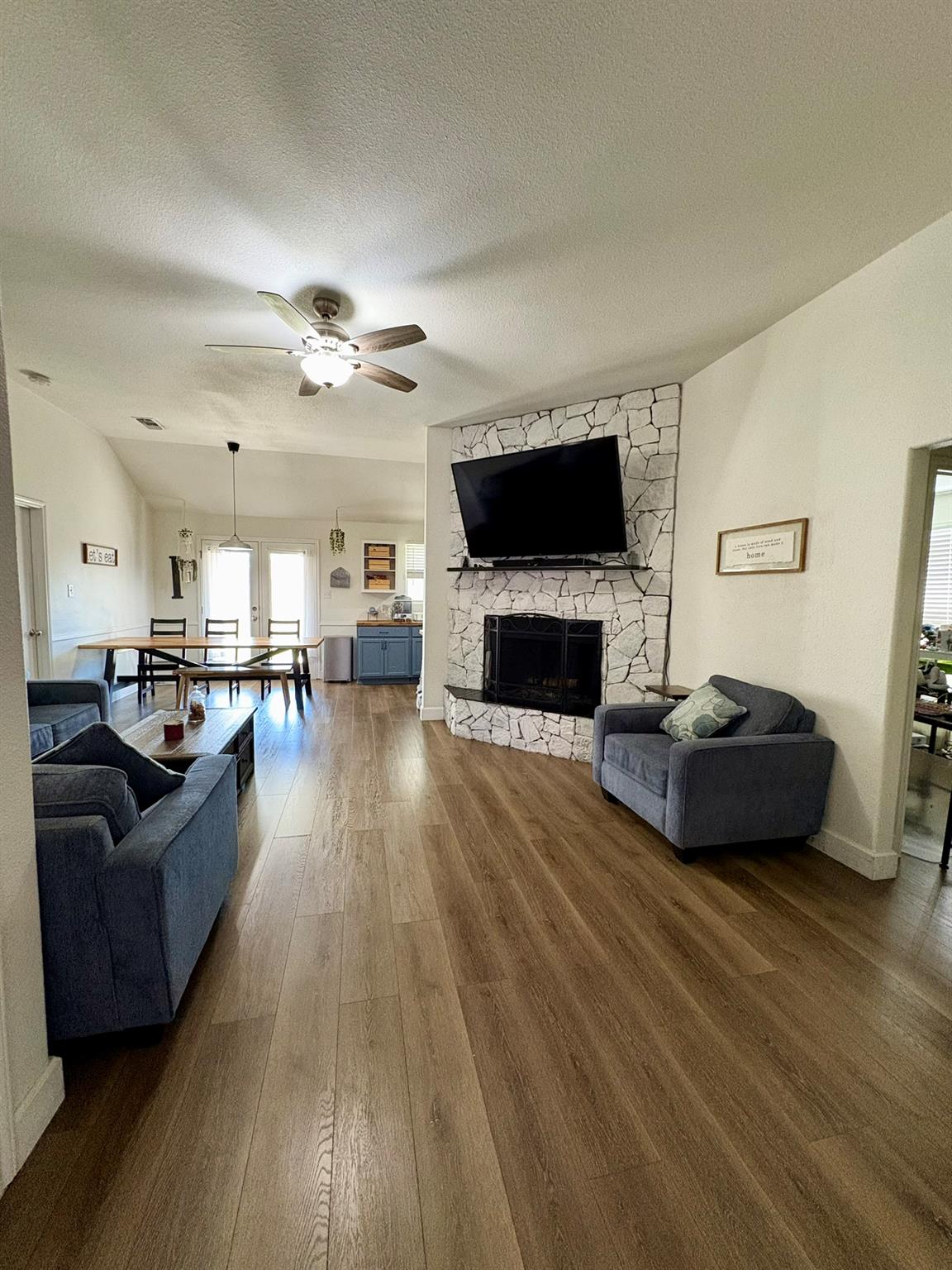 320 Moonstone Dr, Jarrell, TX 76537