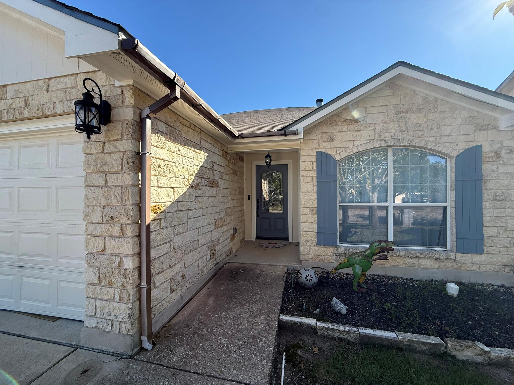 320 Moonstone Dr, Jarrell, TX 76537