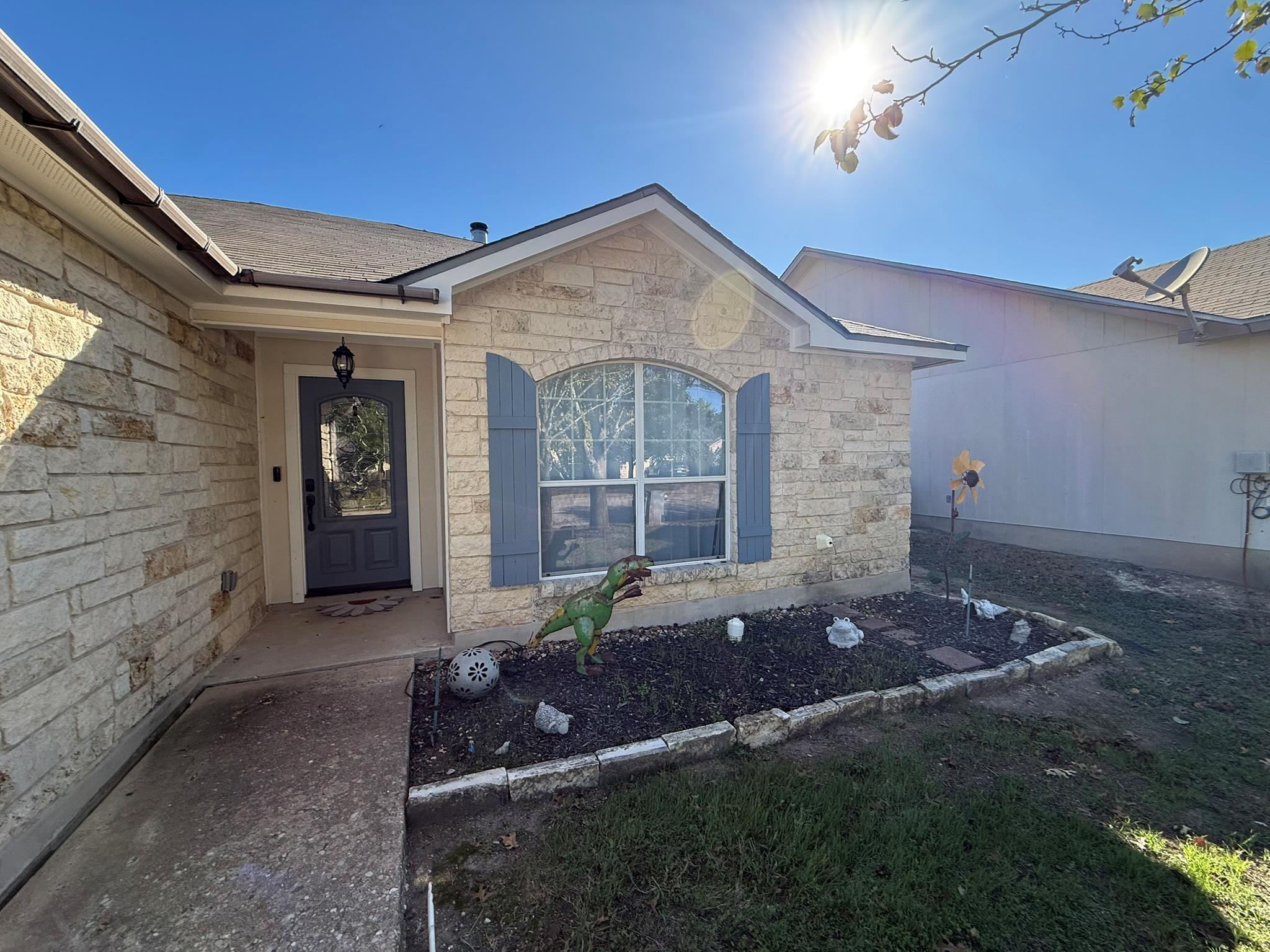 320 Moonstone Dr, Jarrell, TX 76537