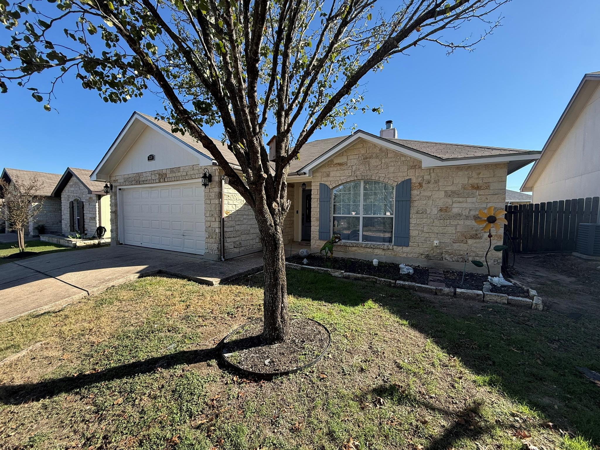 320 Moonstone Dr, Jarrell, TX 76537