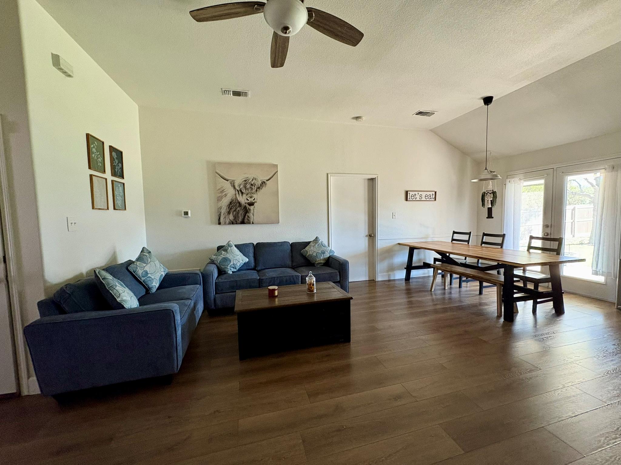 320 Moonstone Dr, Jarrell, TX 76537