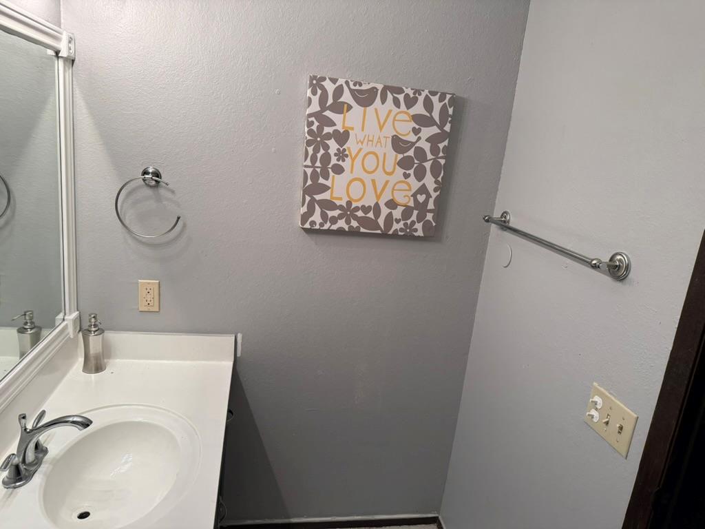 907 E Meadowmere Ln, Austin, TX 78758