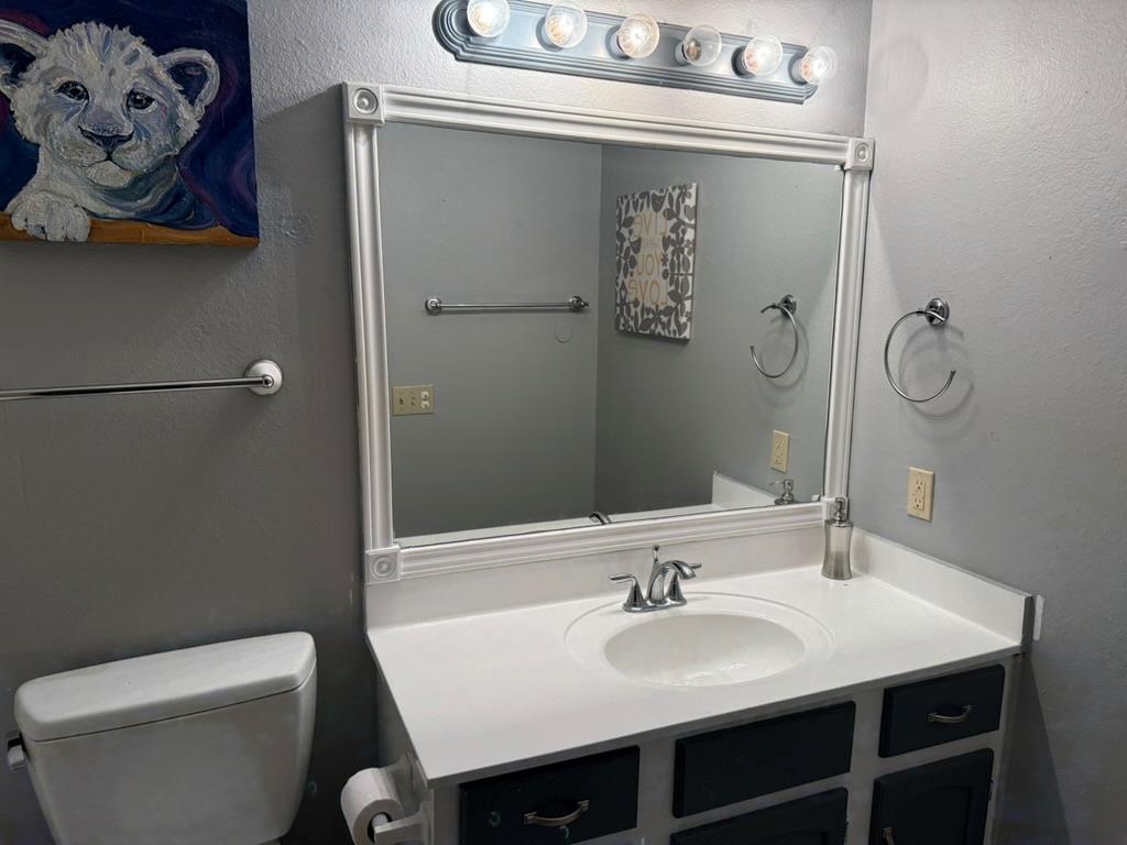 907 E Meadowmere Ln, Austin, TX 78758