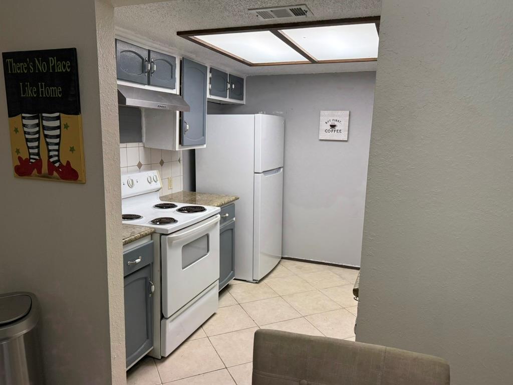 907 E Meadowmere Ln, Austin, TX 78758