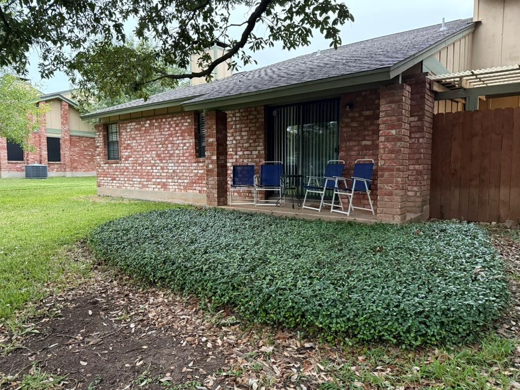 907 E Meadowmere Ln, Austin, TX 78758