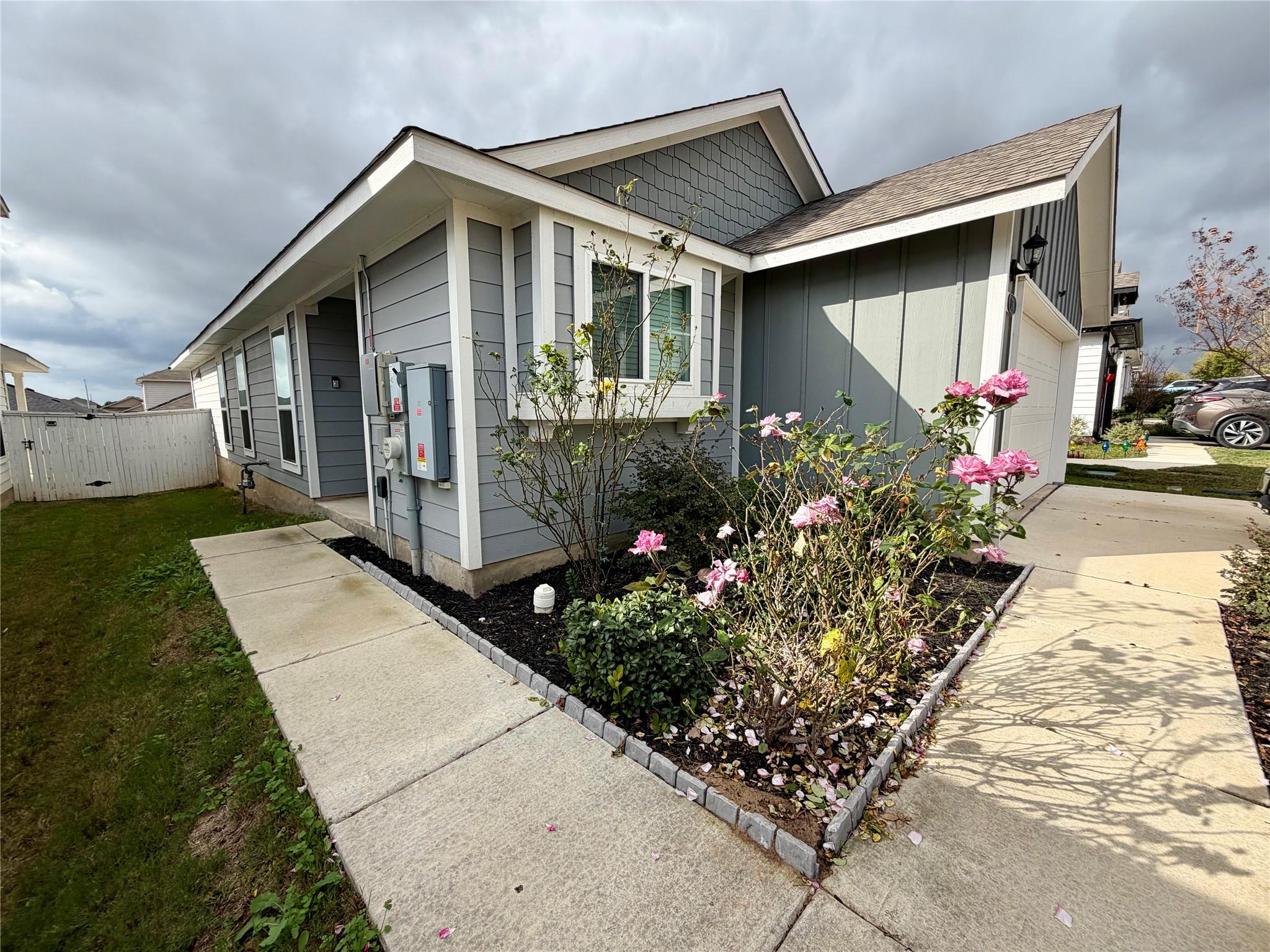 159 Appleberry Ln, Elgin, TX 78621