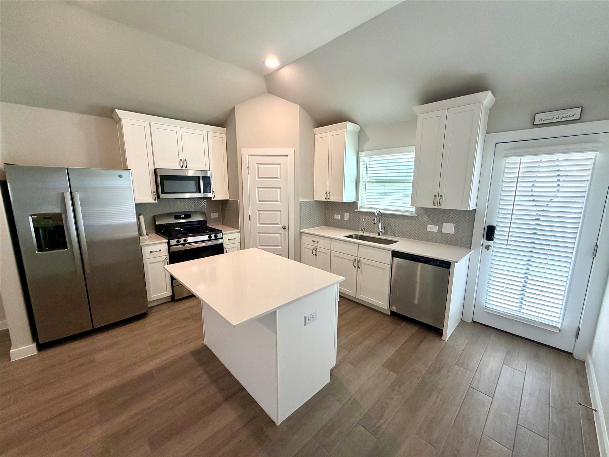 159 Appleberry Ln, Elgin, TX 78621