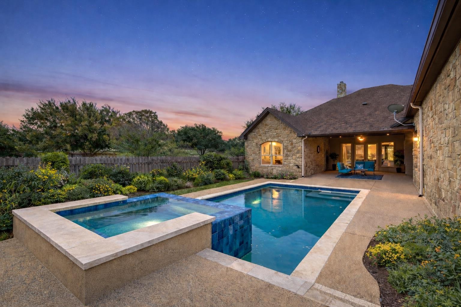 114 Preston Trl, Meadowlakes, TX 78654