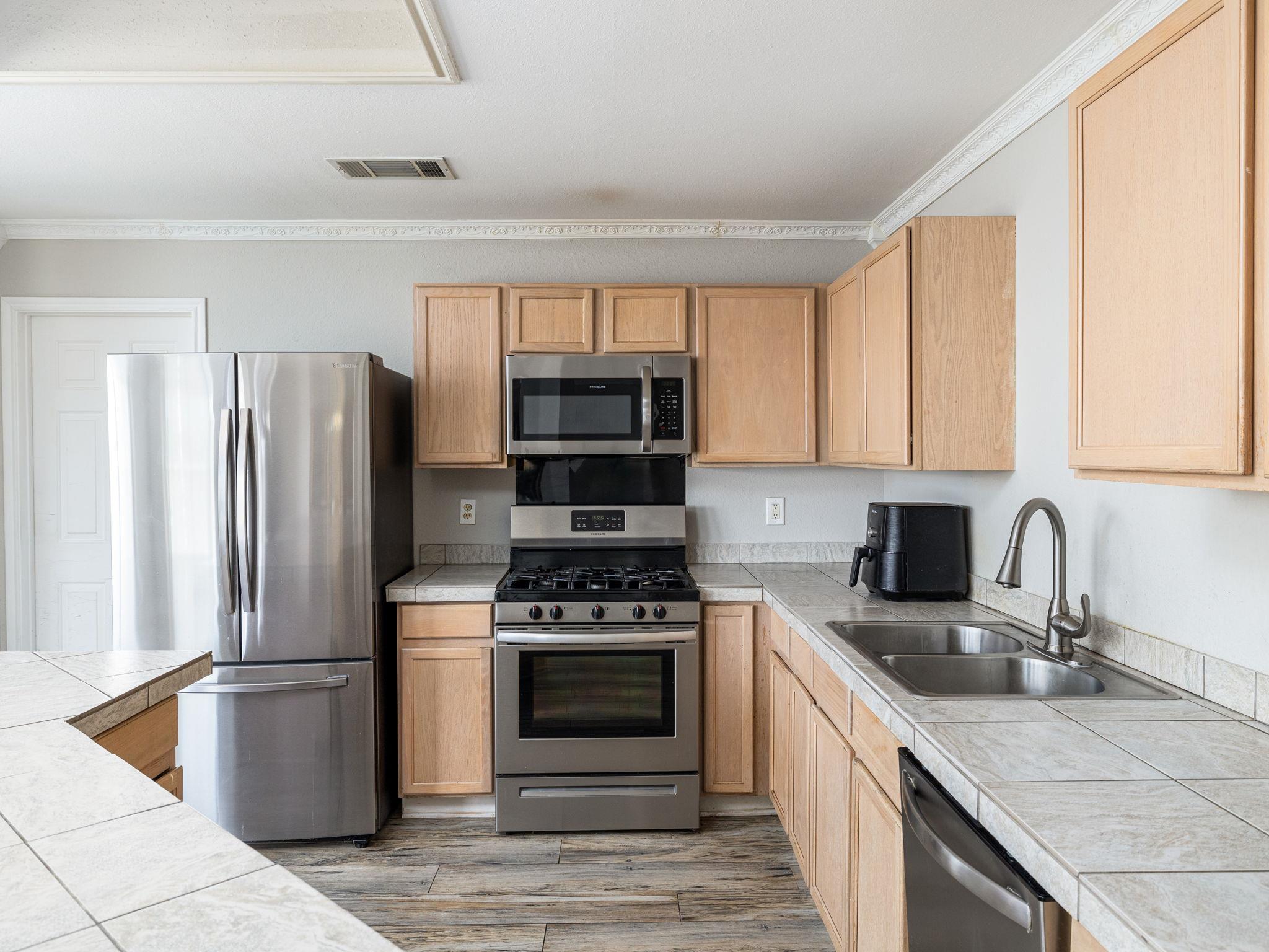 805 Betterman Dr, Pflugerville, TX 78660