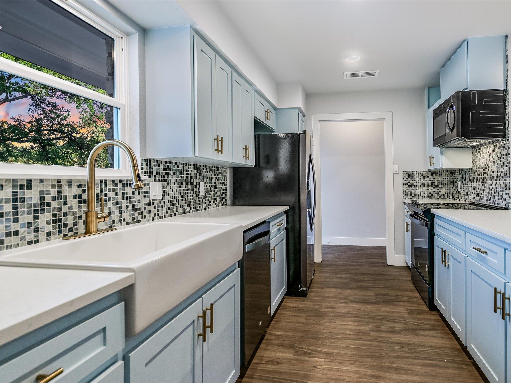 353 San Gabriel Oaks Dr, Liberty Hill, TX 78642