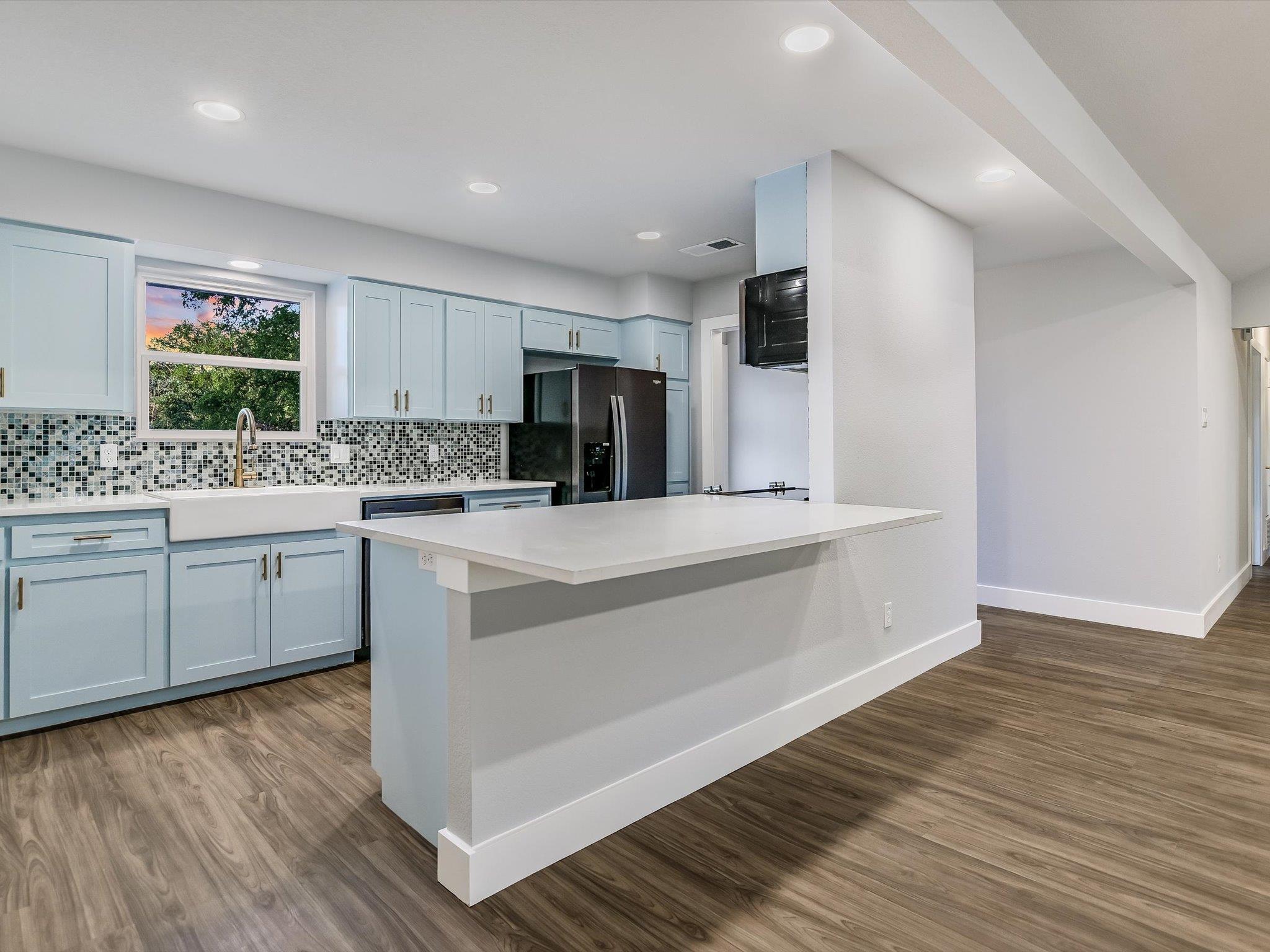 353 San Gabriel Oaks Dr, Liberty Hill, TX 78642