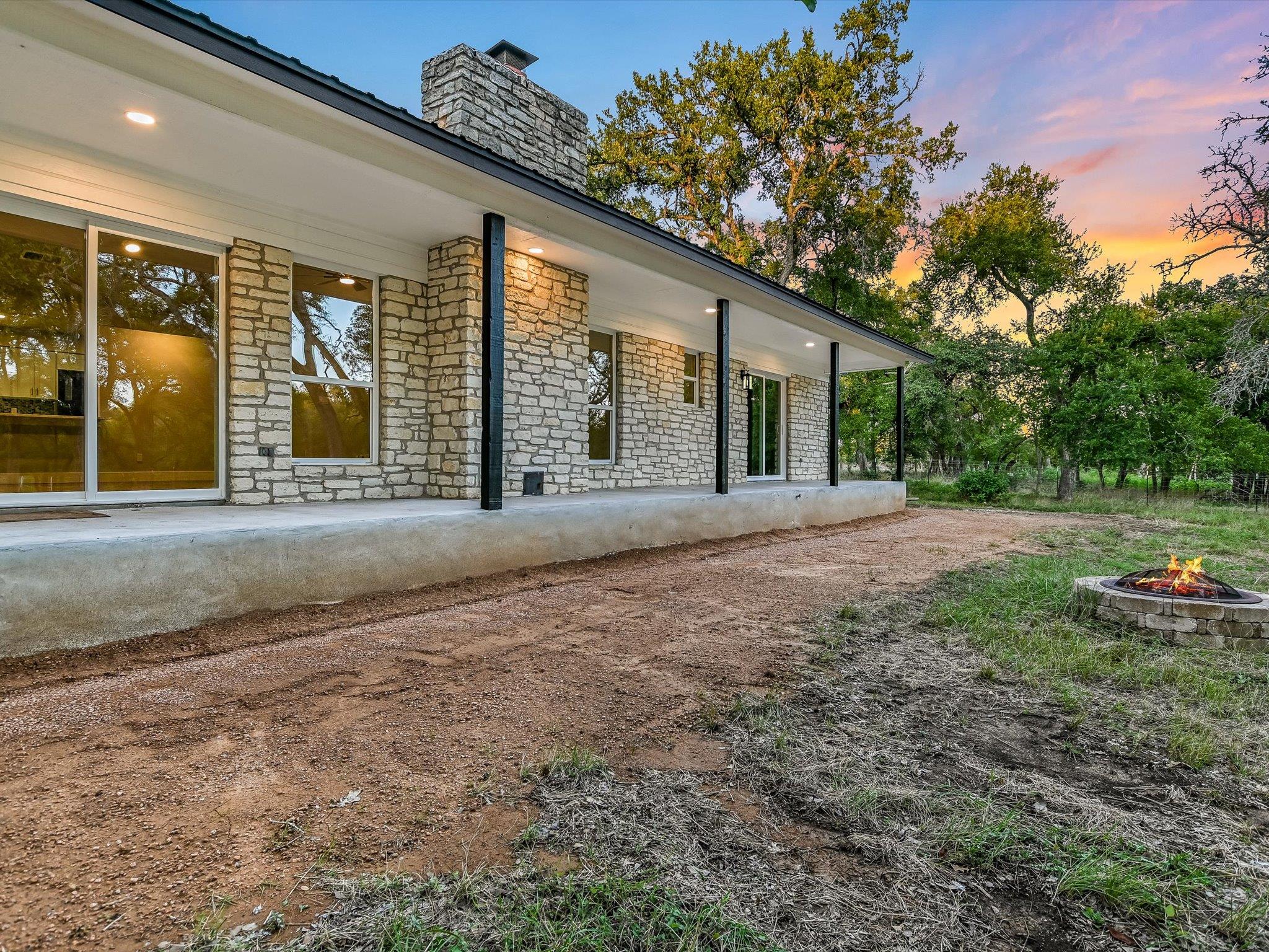 353 San Gabriel Oaks Dr, Liberty Hill, TX 78642