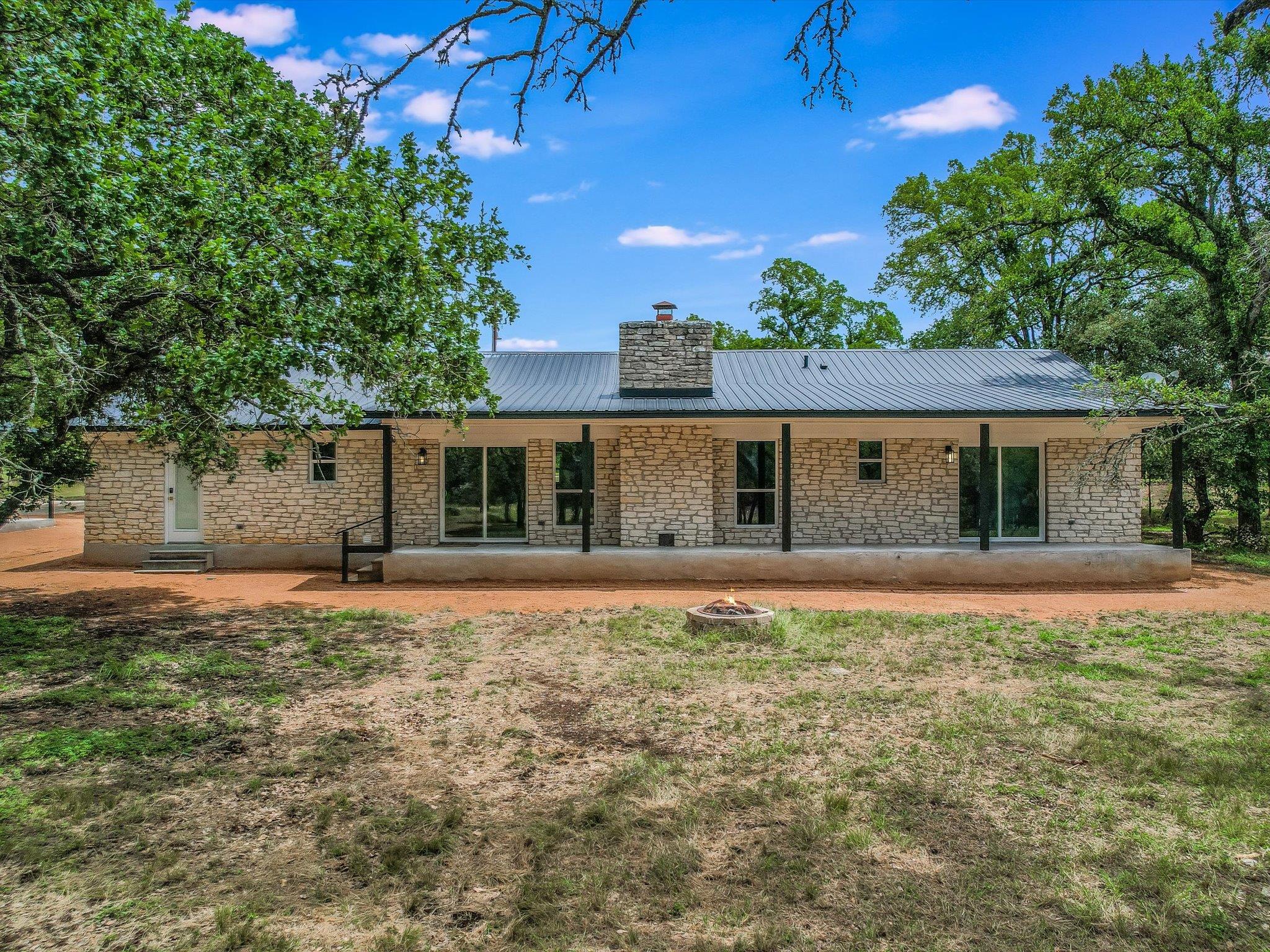 353 San Gabriel Oaks Dr, Liberty Hill, TX 78642