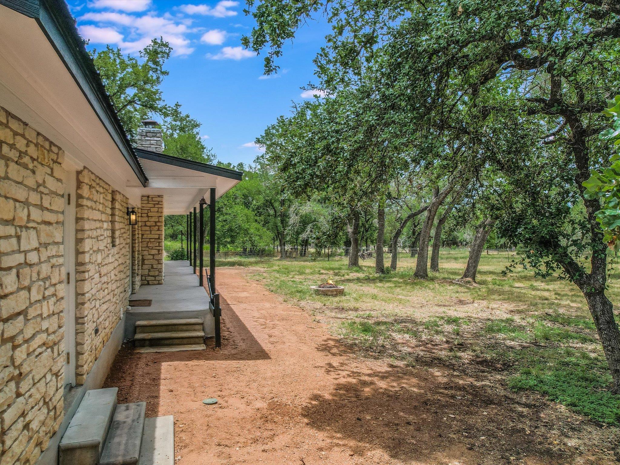 353 San Gabriel Oaks Dr, Liberty Hill, TX 78642