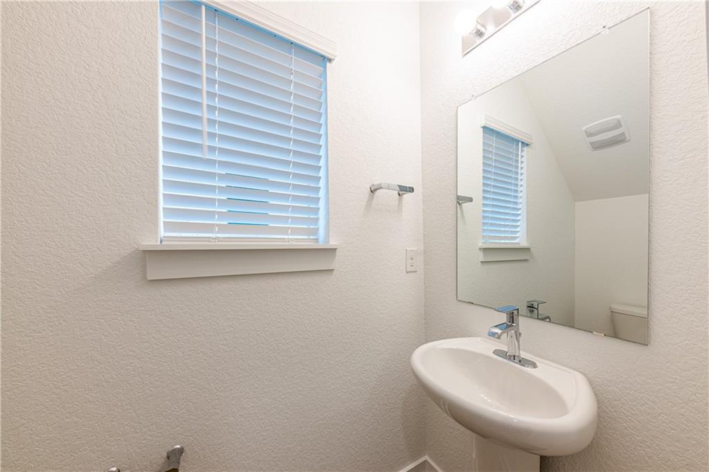 1040 Winnsboro Loop, Round Rock, TX 78664