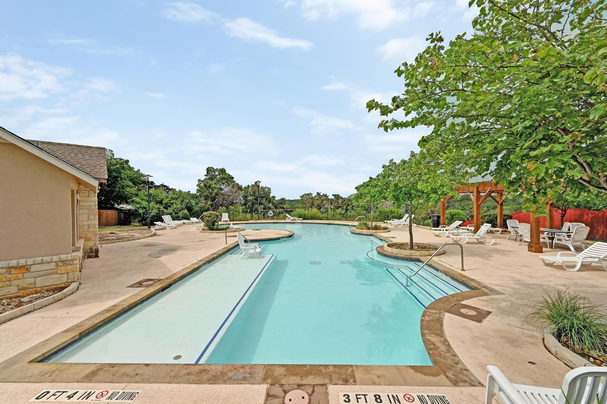 918 Valley View Dr, Leander, TX 78641