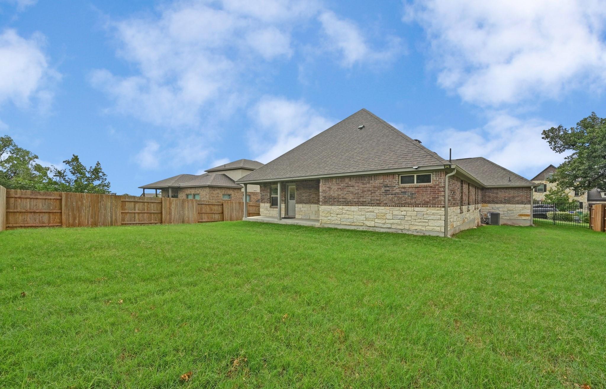 918 Valley View Dr, Leander, TX 78641