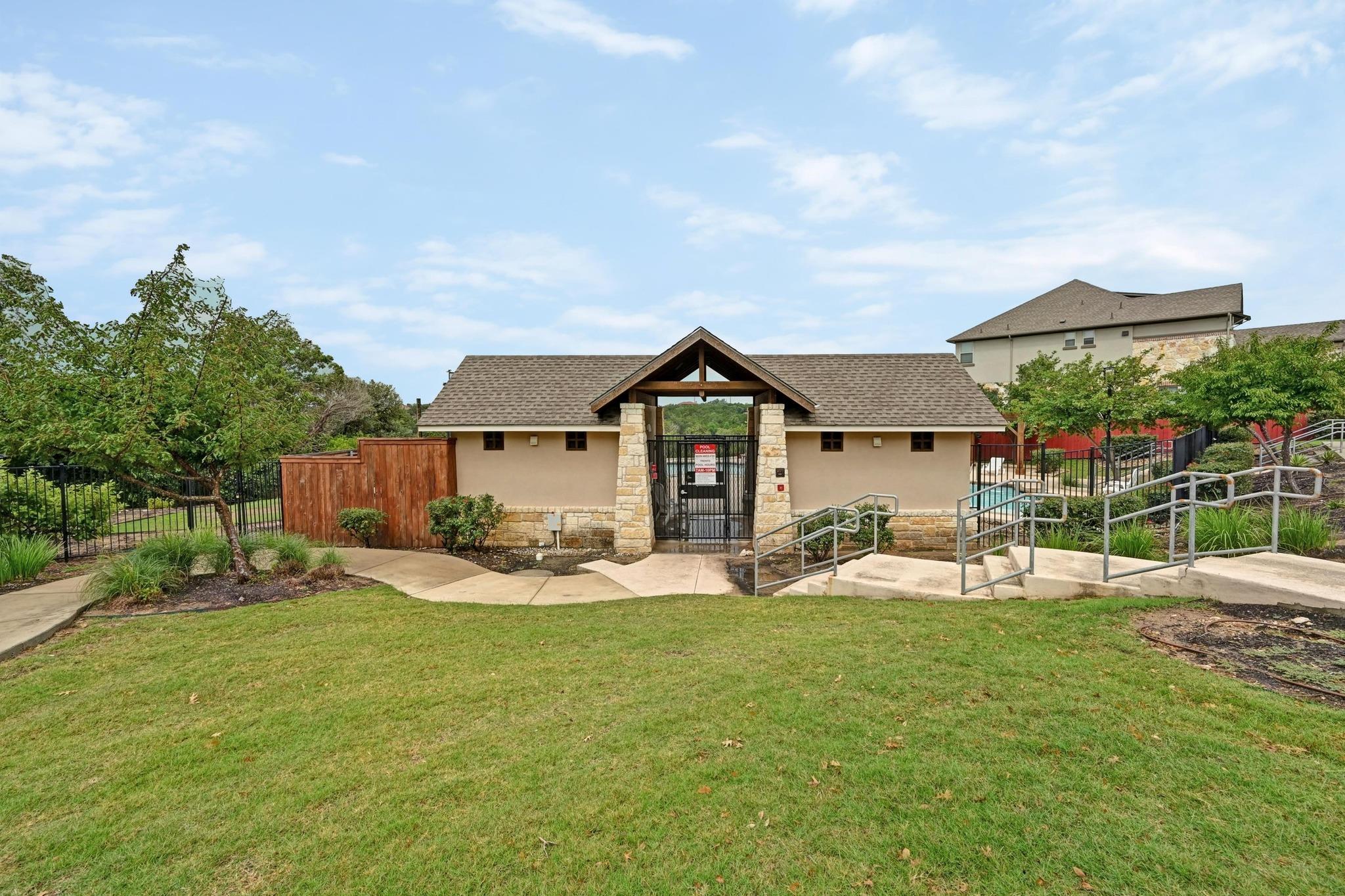 918 Valley View Dr, Leander, TX 78641