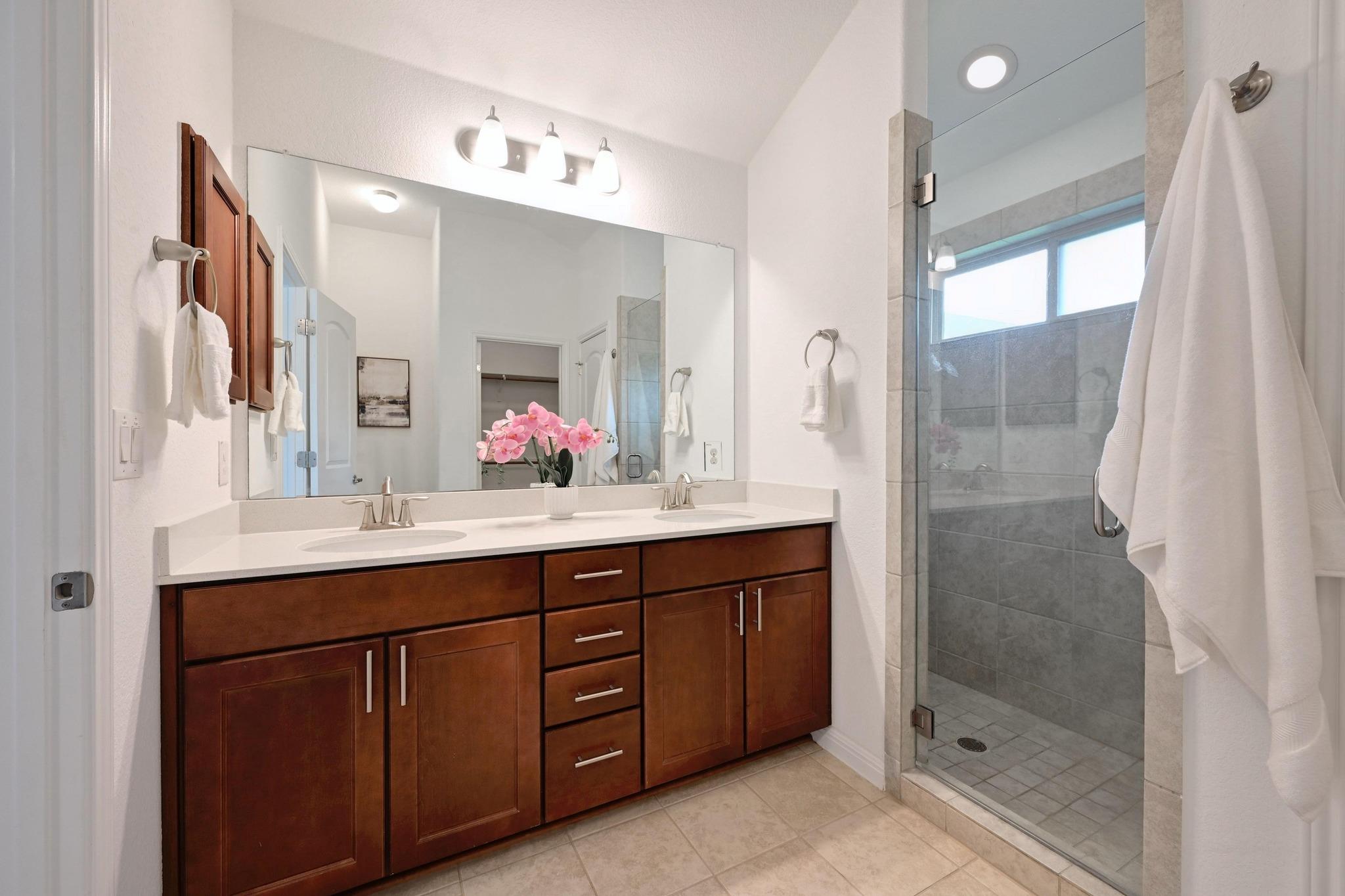 918 Valley View Dr, Leander, TX 78641