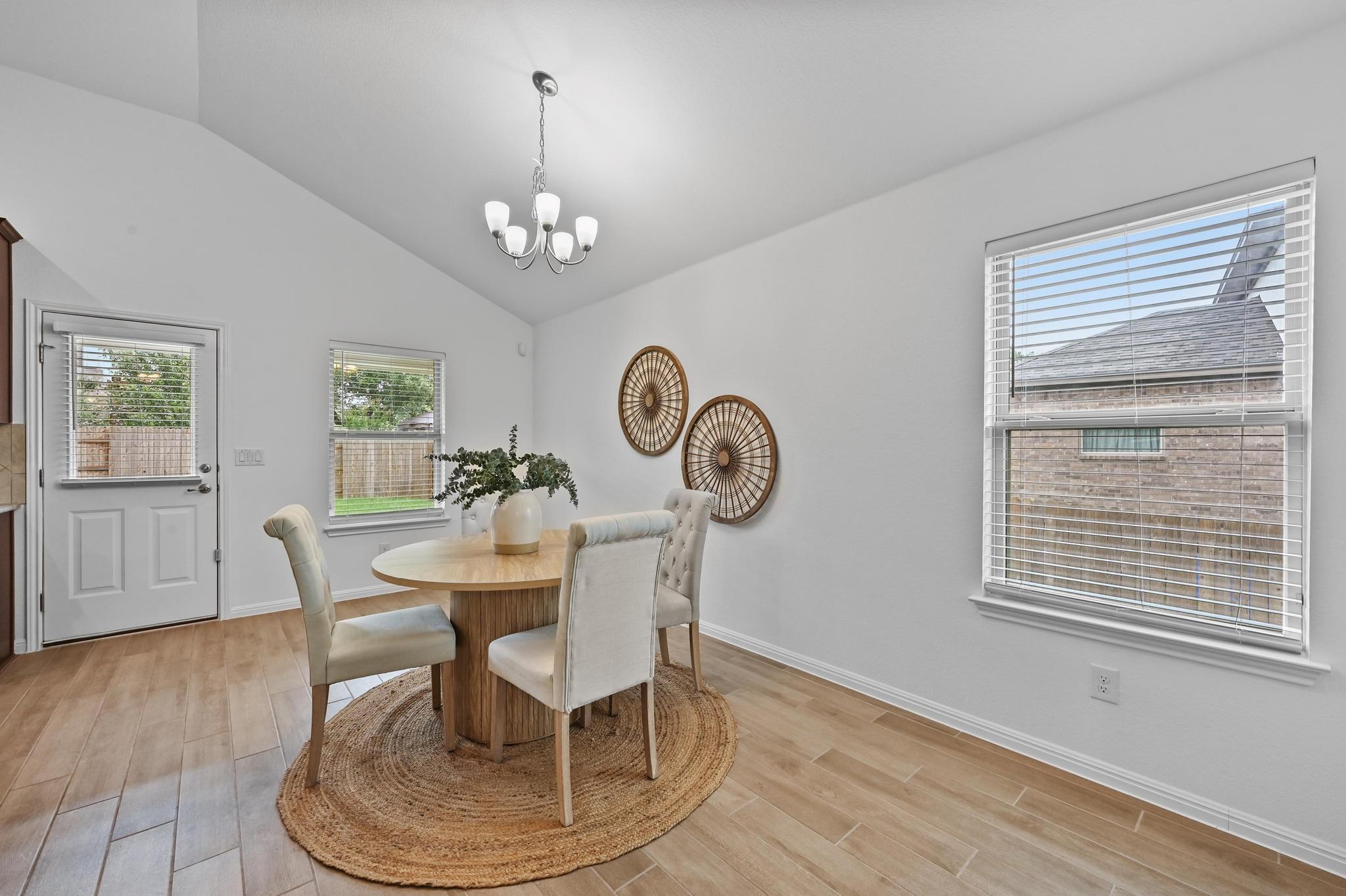 918 Valley View Dr, Leander, TX 78641