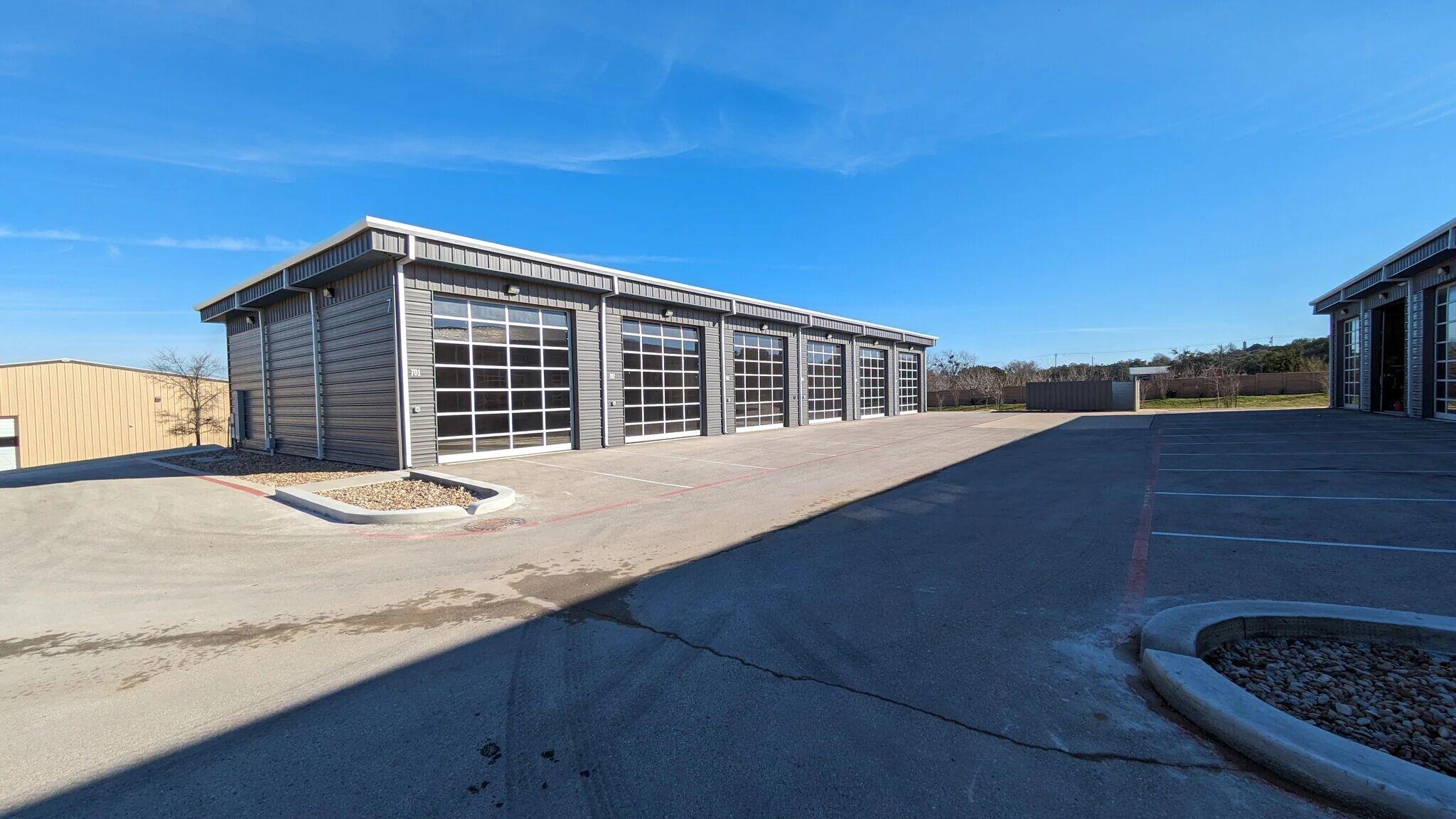 706 Leander Dr, Leander, TX 78641