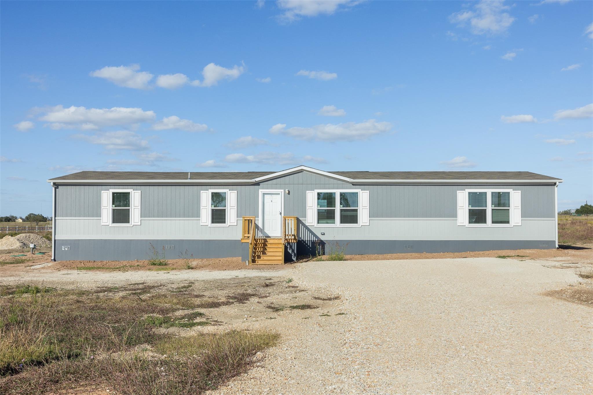 420 Beckham Dr, Dale, TX 78616