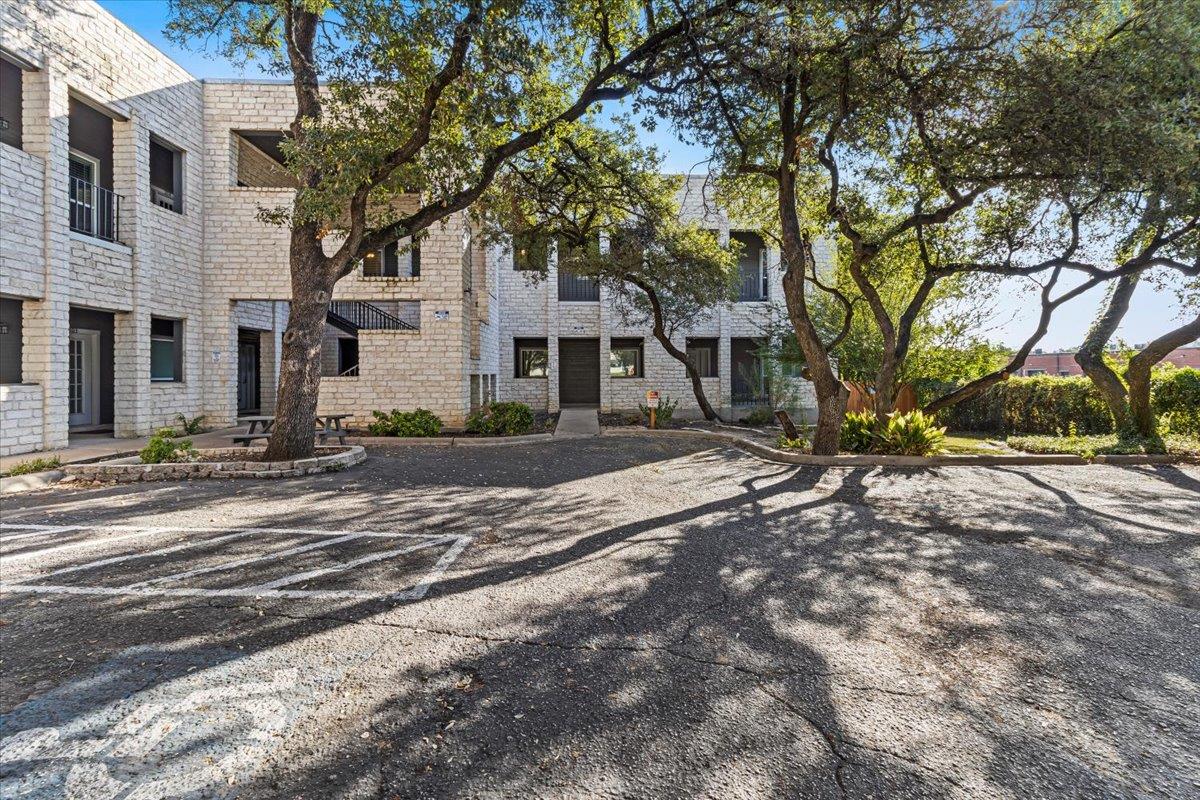 13625 Pond Springs Rd # 102, Austin, TX 78729