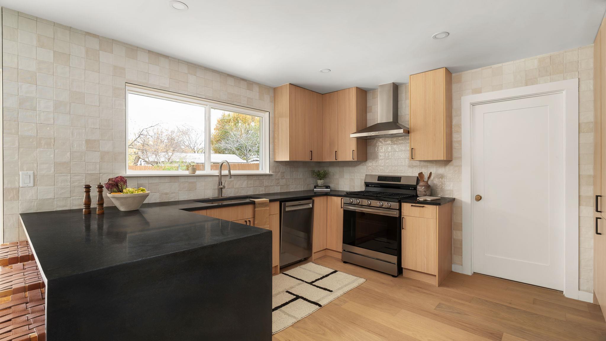 3101 Val Dr, Austin, TX 78723