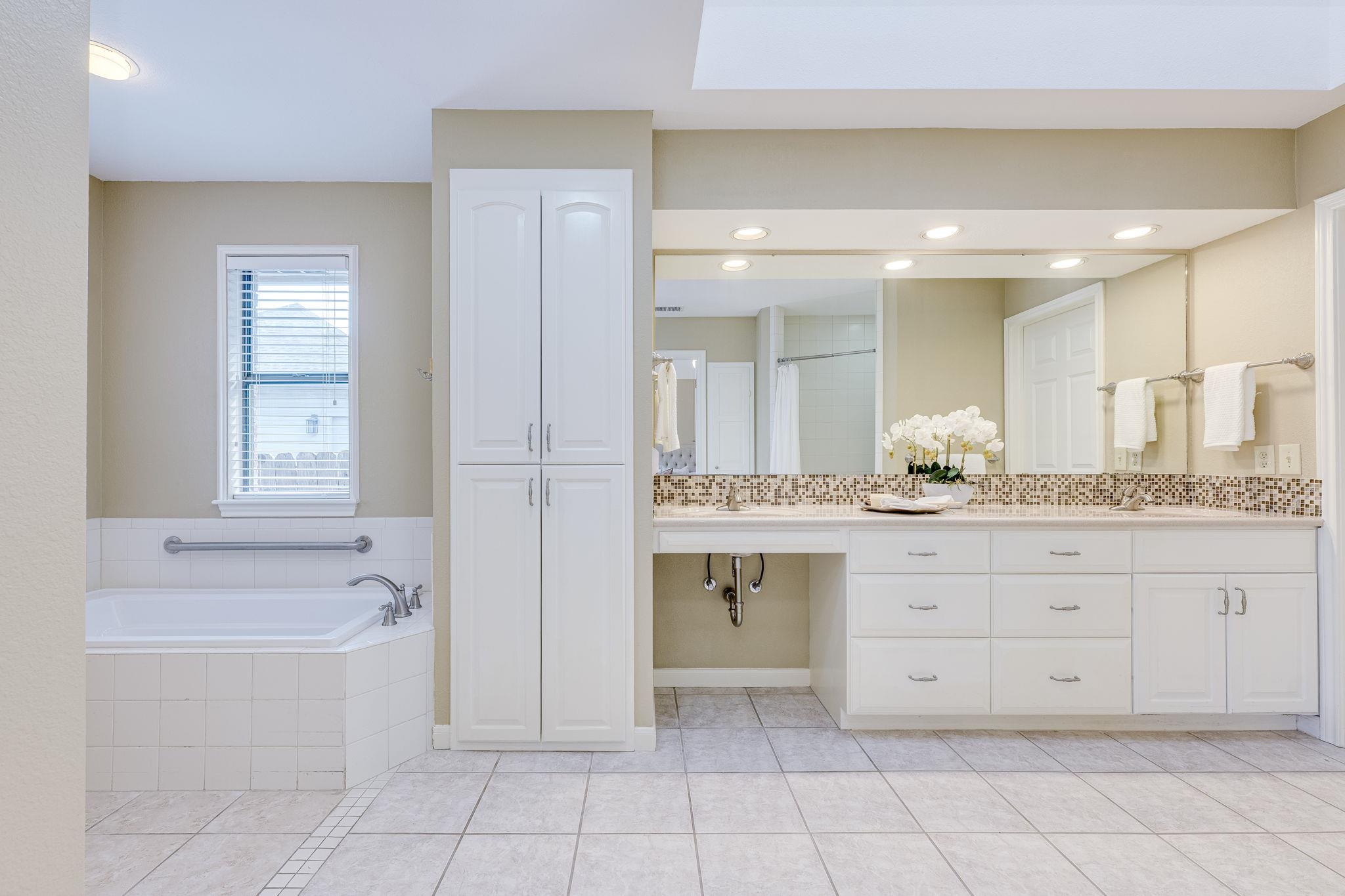 7102 Anaqua Dr, Austin, TX 78750