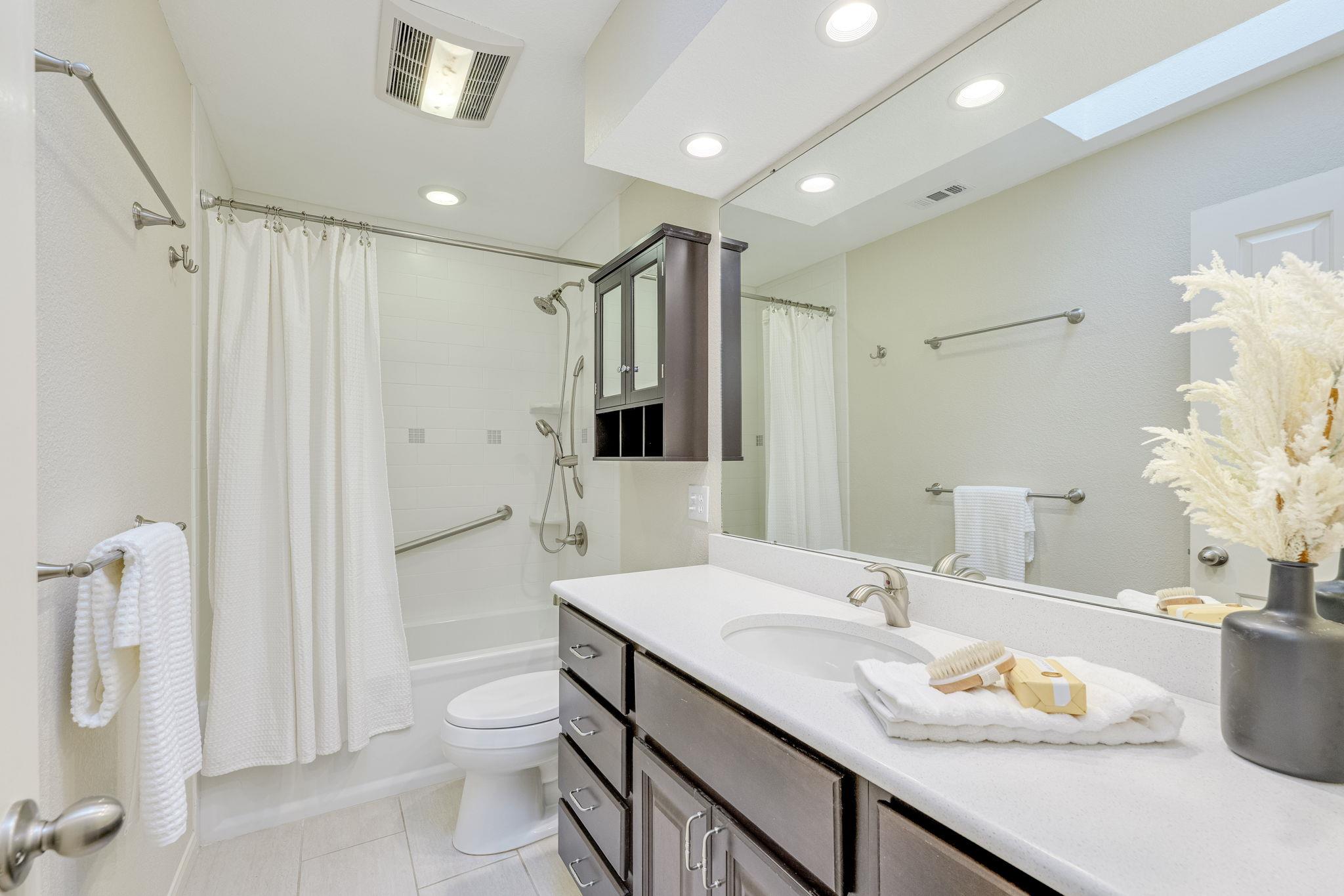 7102 Anaqua Dr, Austin, TX 78750