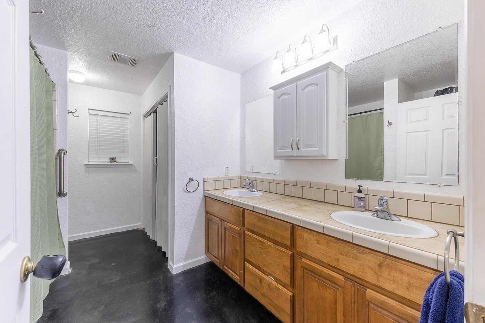 164 Bull Run Rd, Cedar Creek, TX 78612