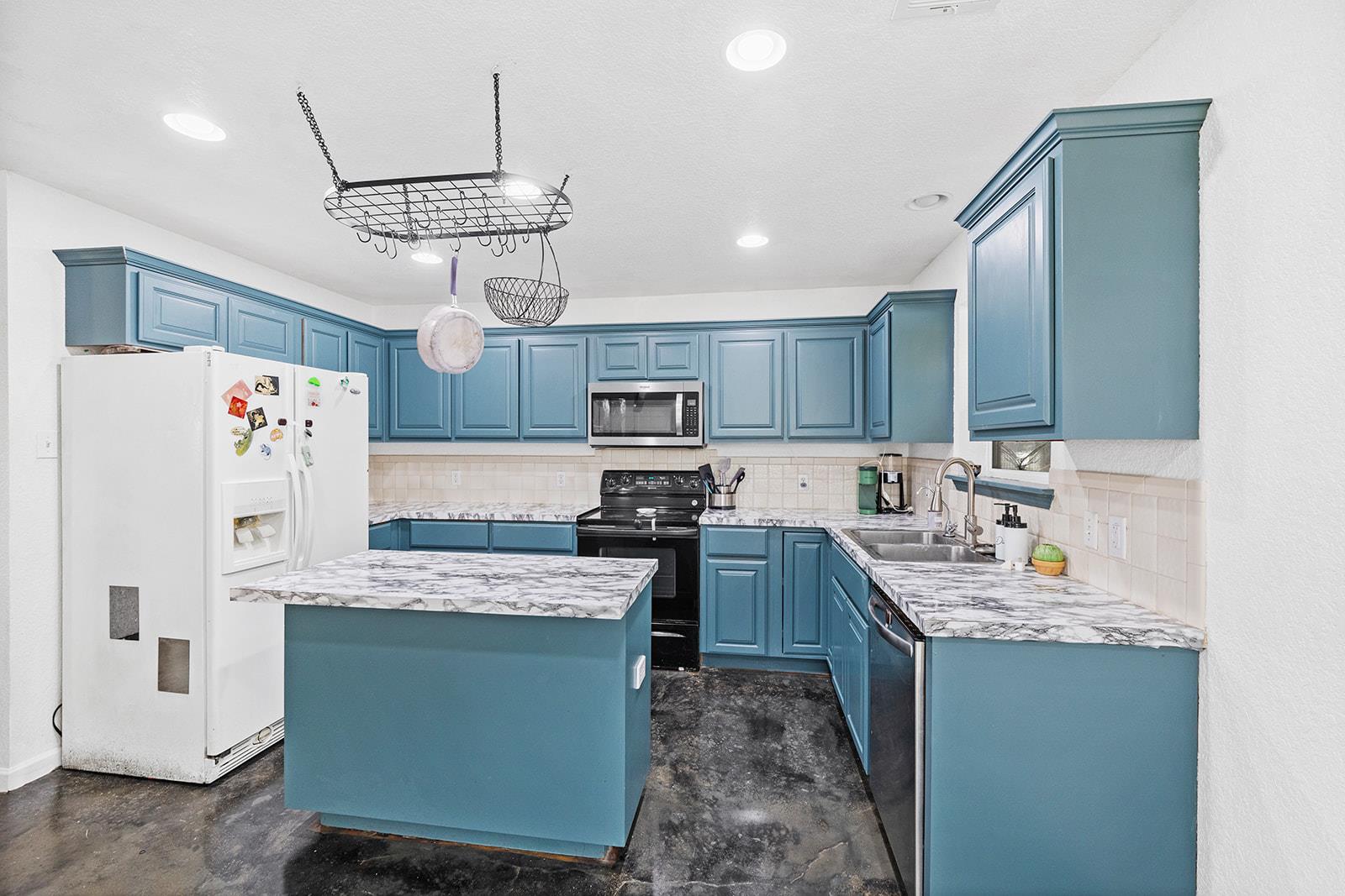 164 Bull Run Rd, Cedar Creek, TX 78612