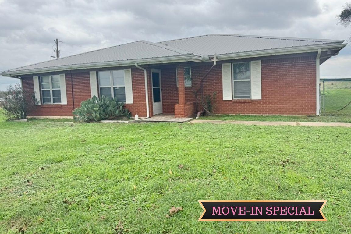 110 Marek Rd, Elgin, TX 78621